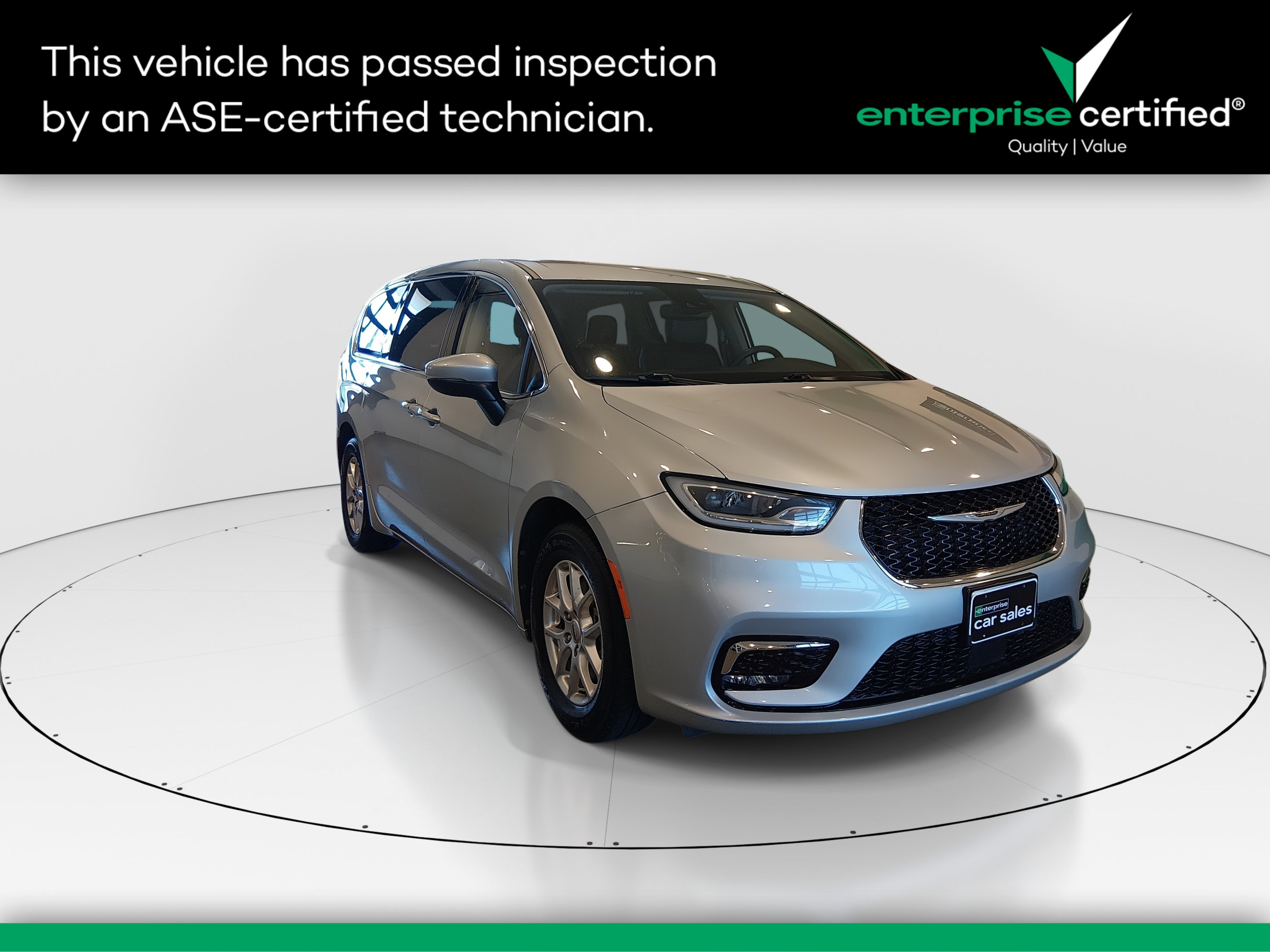 2023 Chrysler Pacifica Touring L's photo