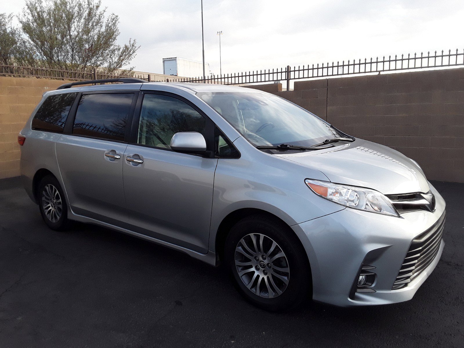 2020 Toyota Sienna XLE FWD 8-Passenger