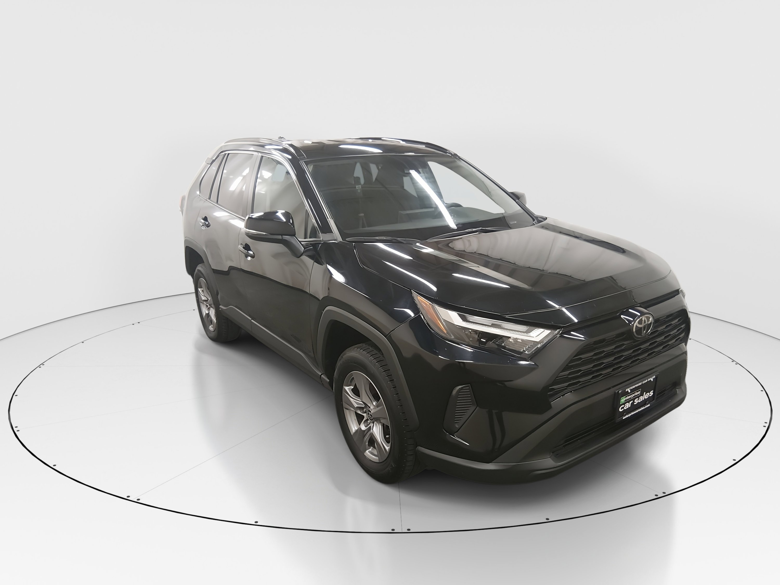 2024 Toyota RAV4 XLE's photo