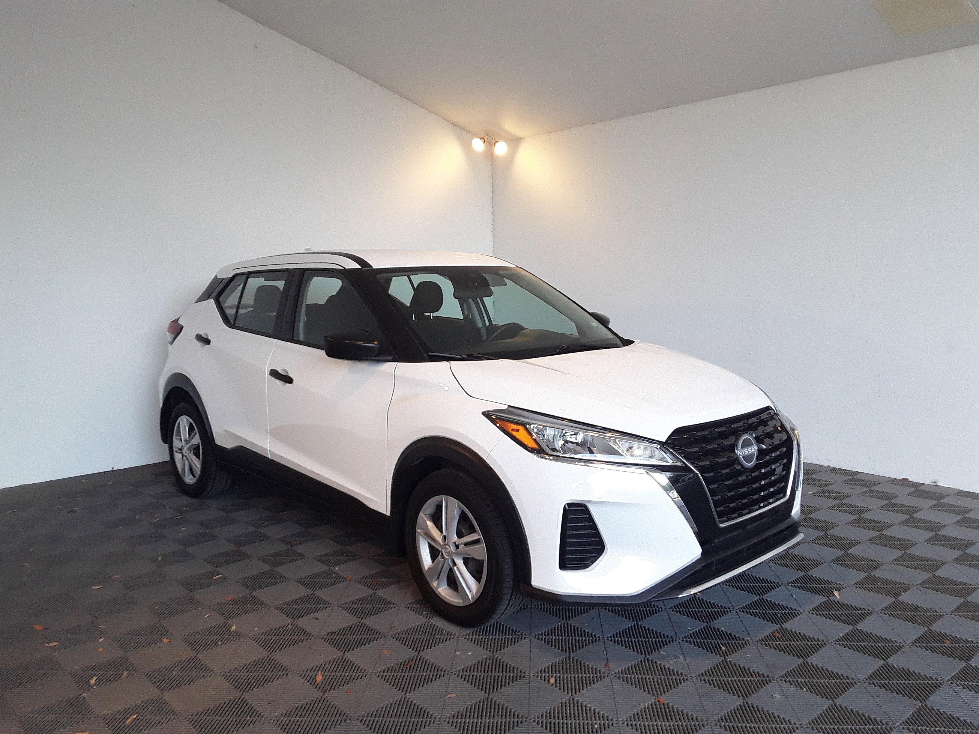 2023 Nissan Kicks S FWD