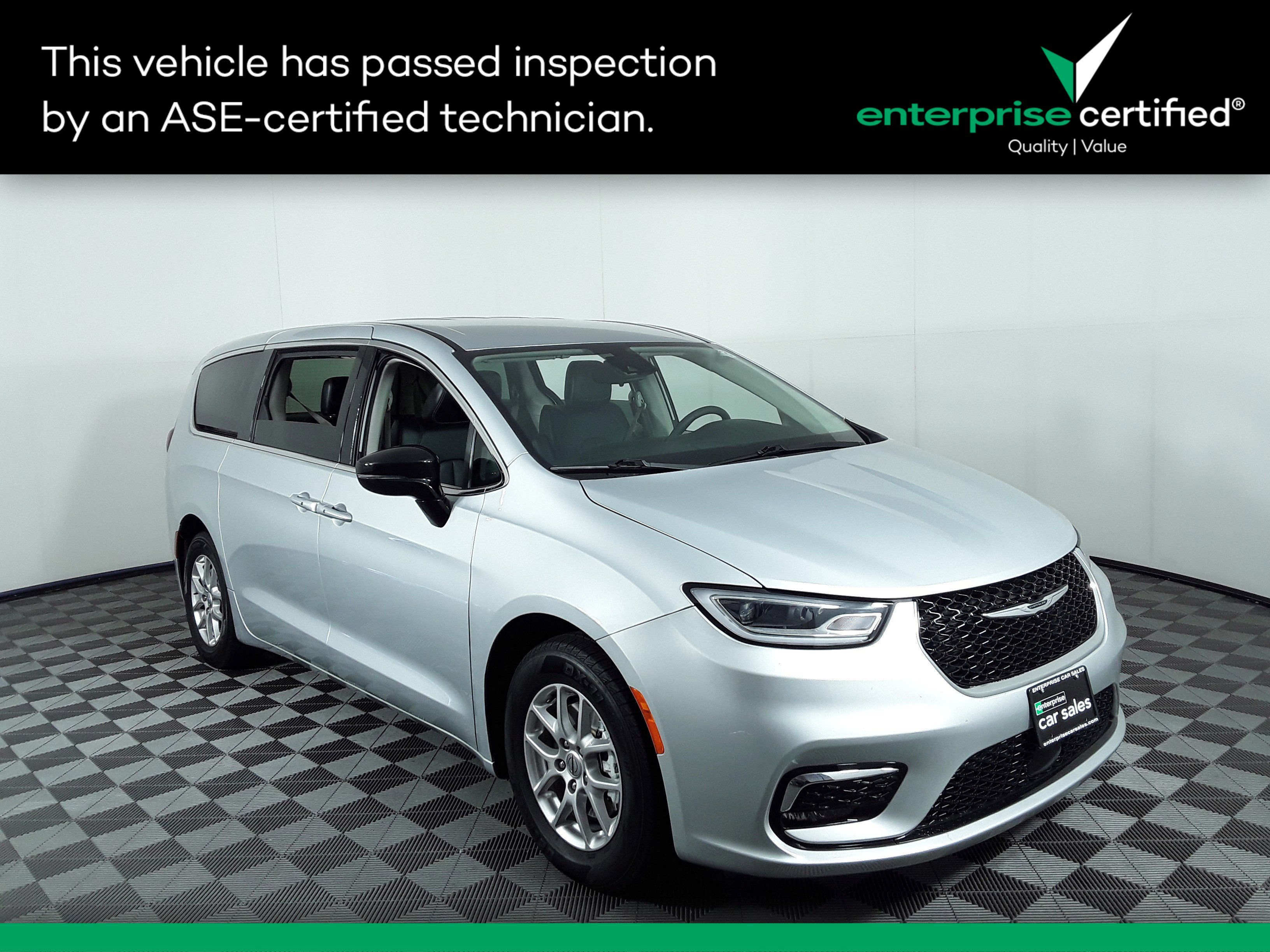 Used 2024 Chrysler Pacifica Touring L FWD