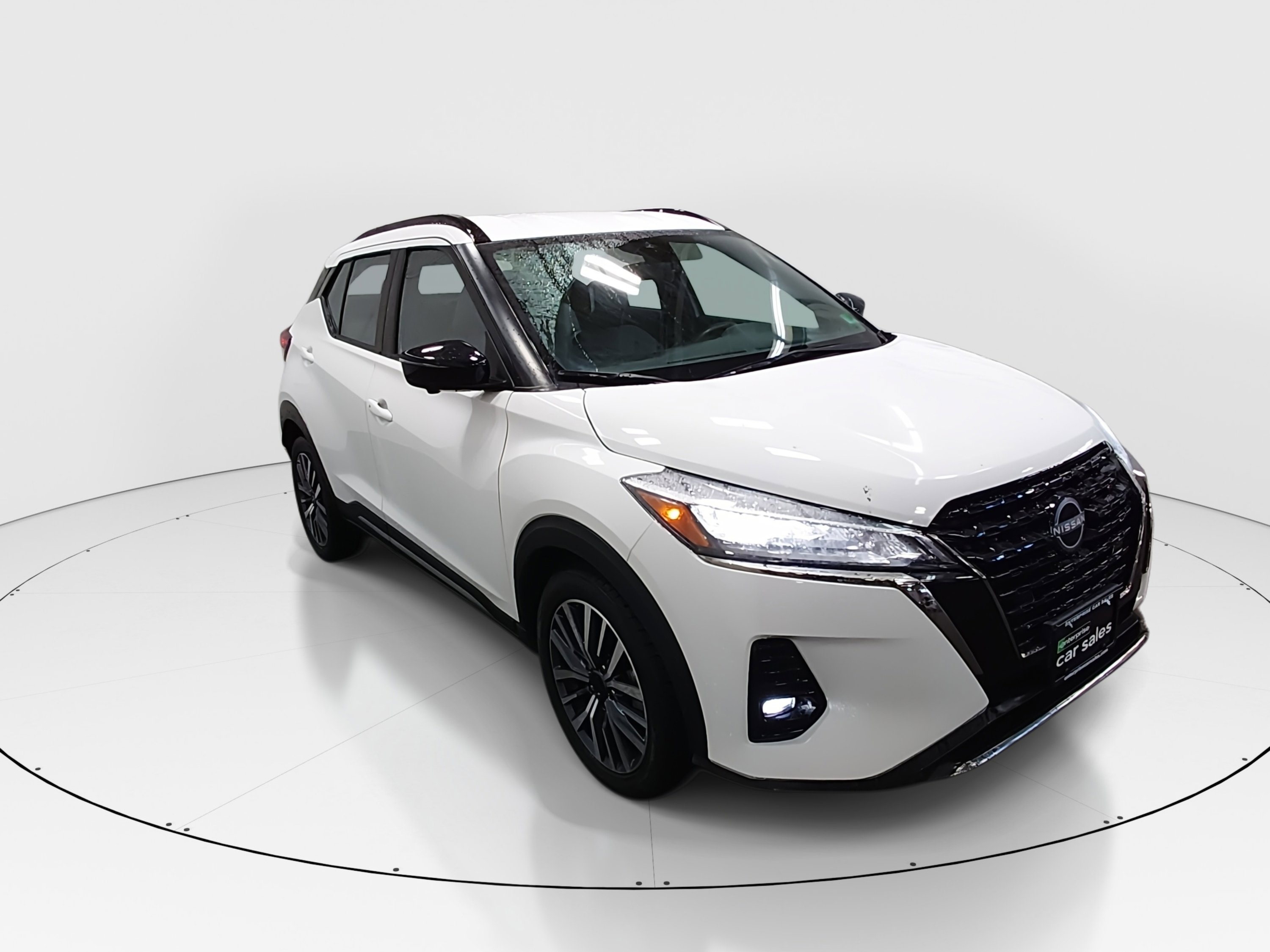 2023 Nissan Kicks SR's photo