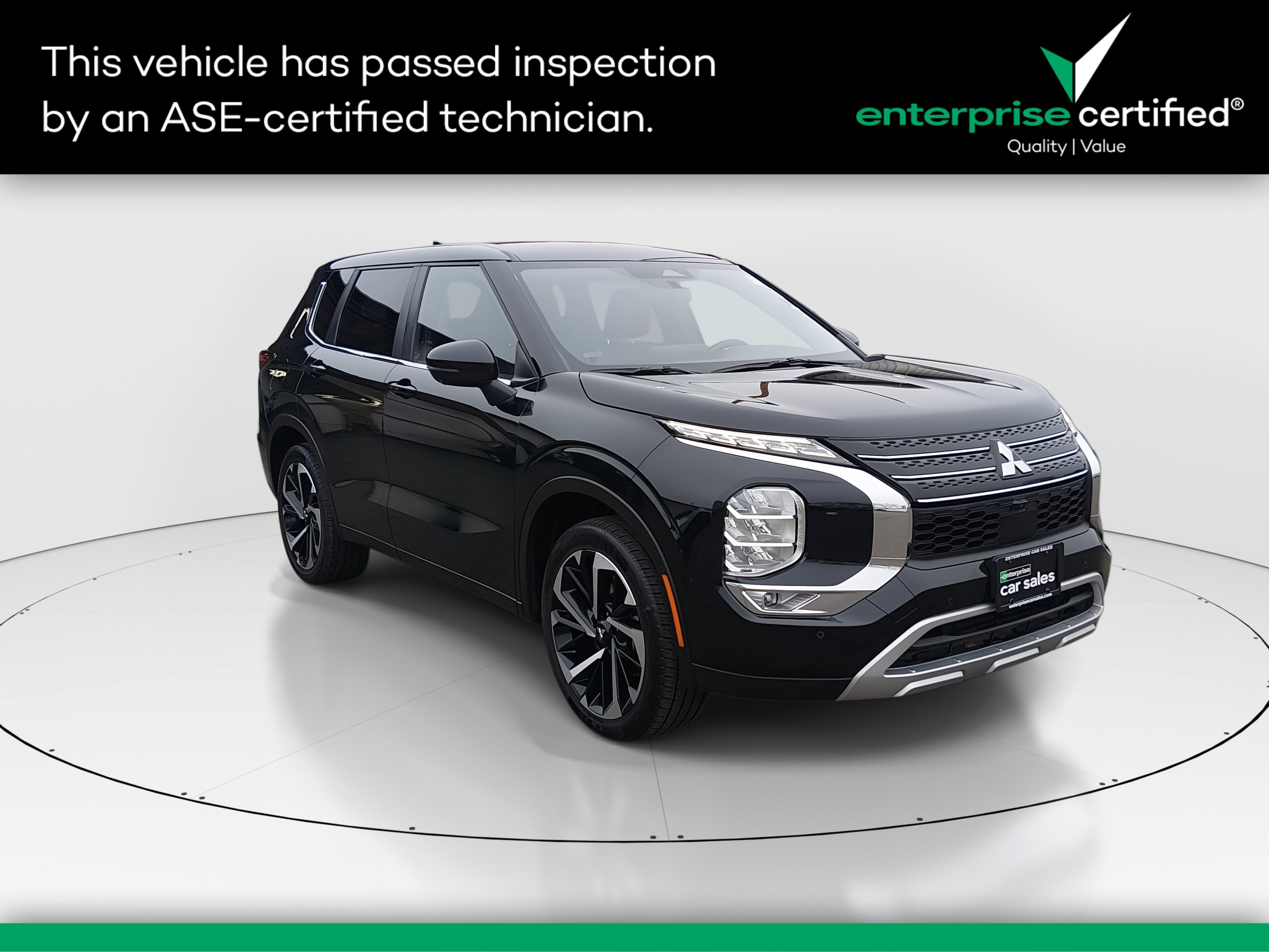 2024 Mitsubishi Outlander SE's photo