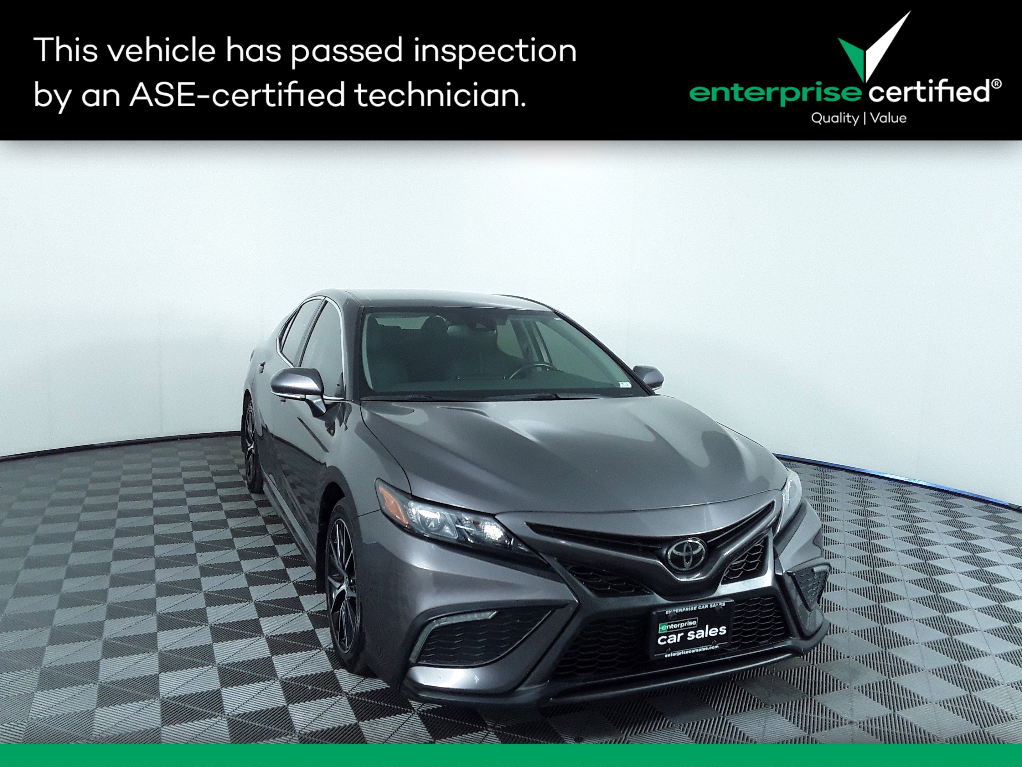 Used 2023 Toyota Camry SE Auto