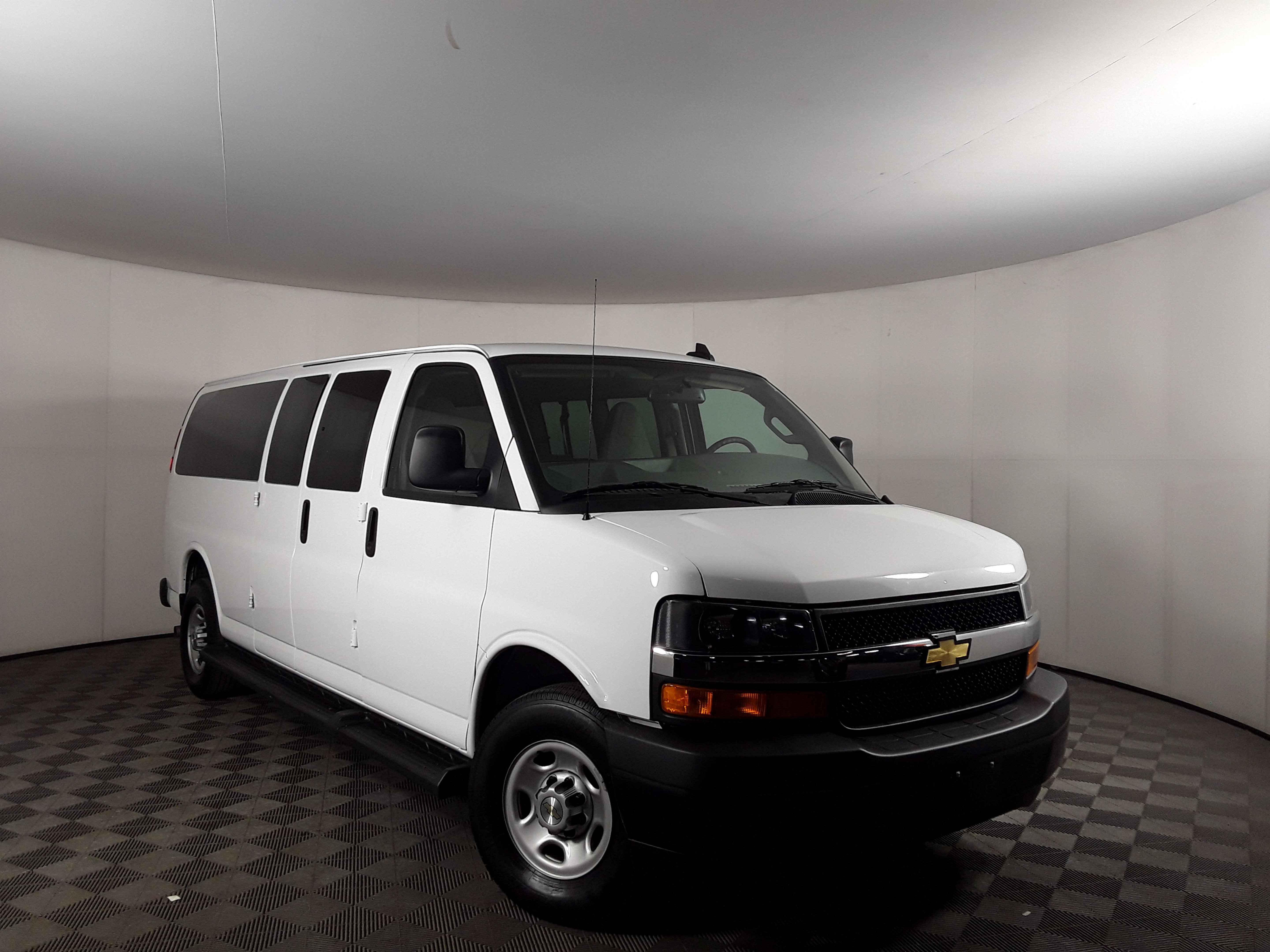 2022 Chevrolet Express Passenger RWD 3500 155