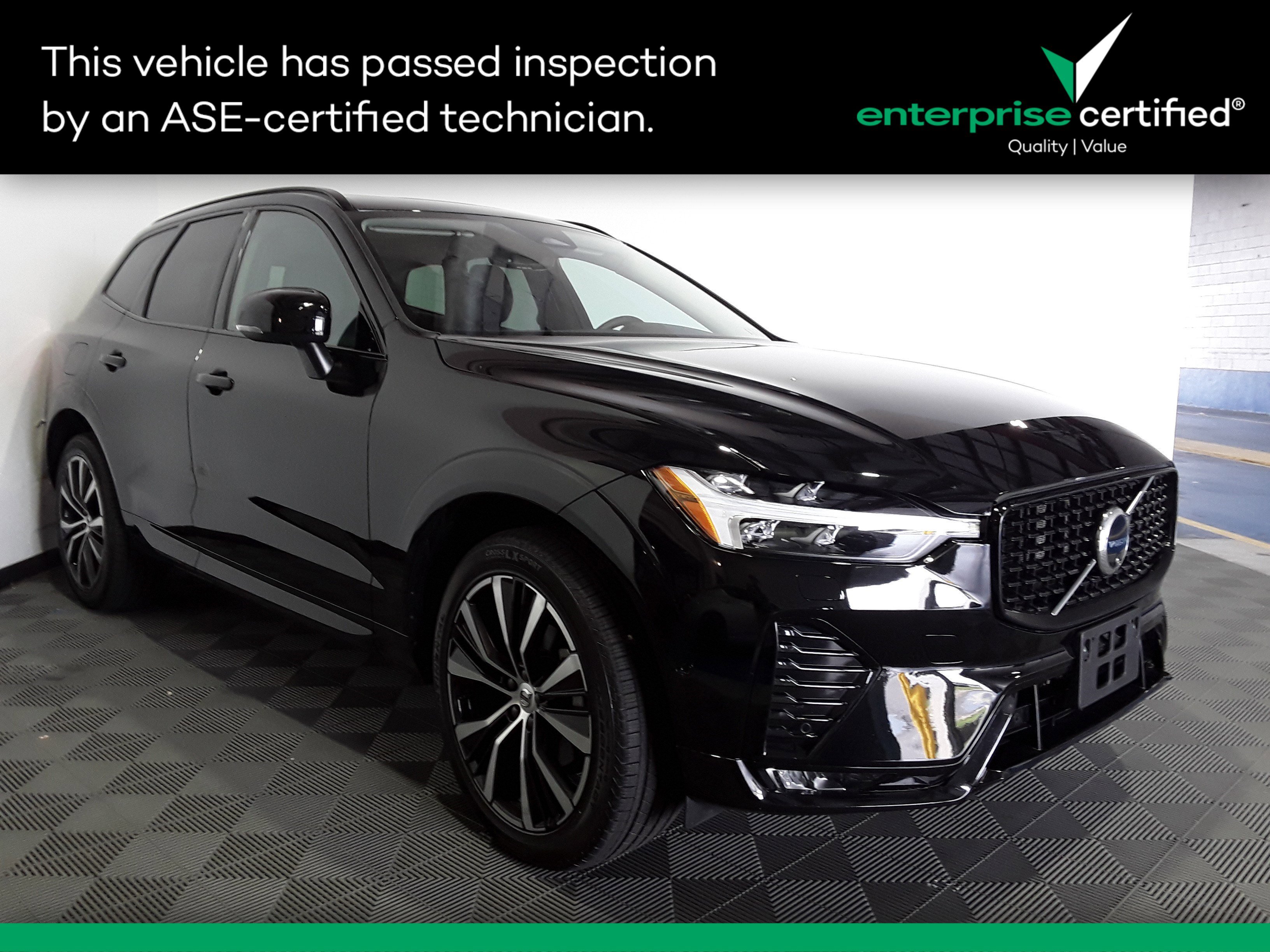 2024 Volvo XC60 B5 AWD Plus Dark Theme