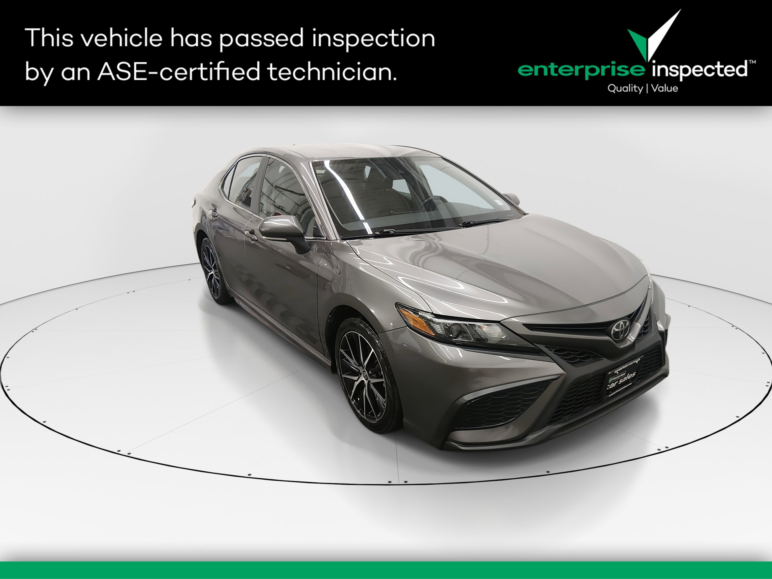 2023 Toyota Camry SE's photo