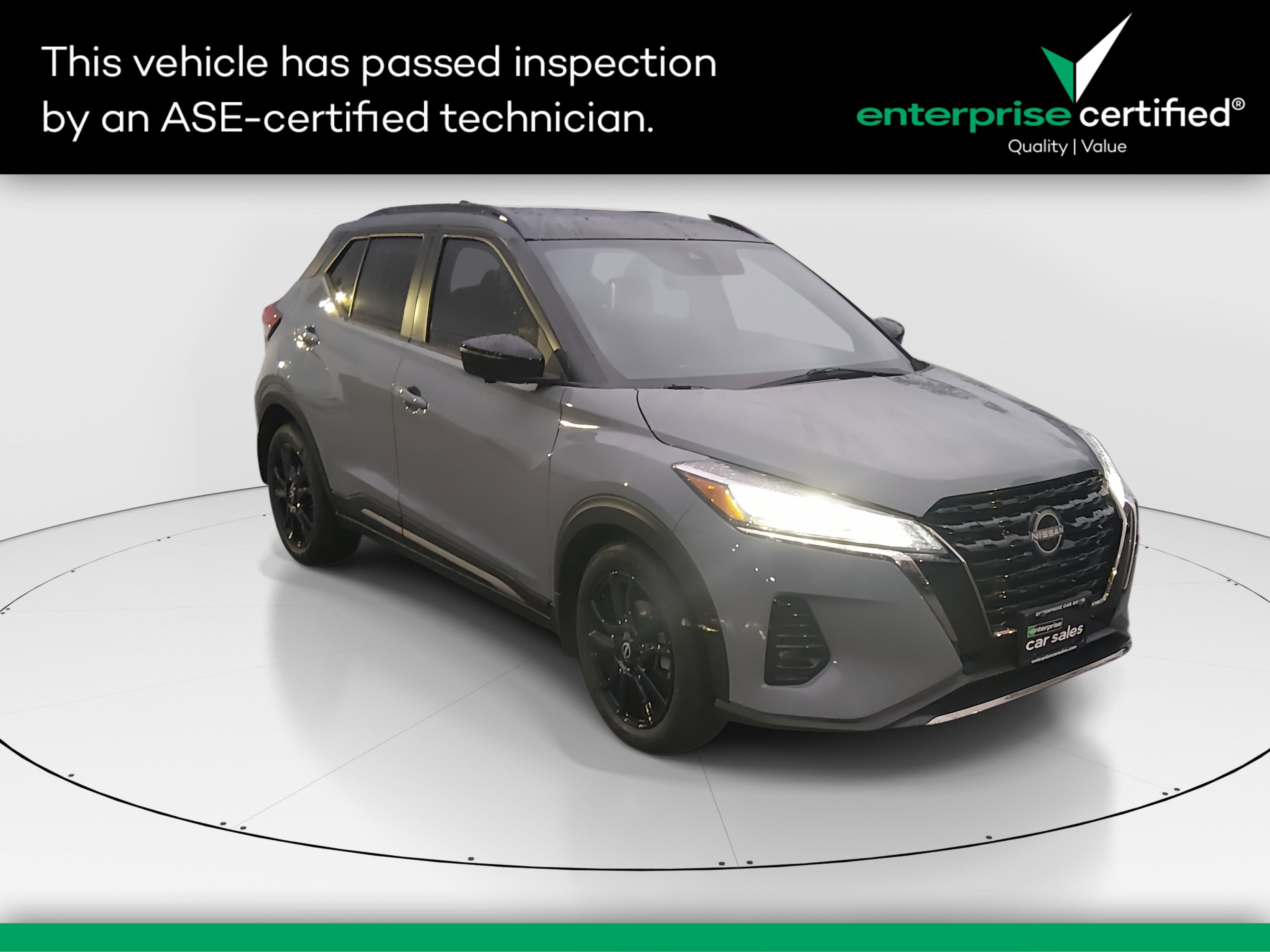 2023 Nissan Kicks SR's photo