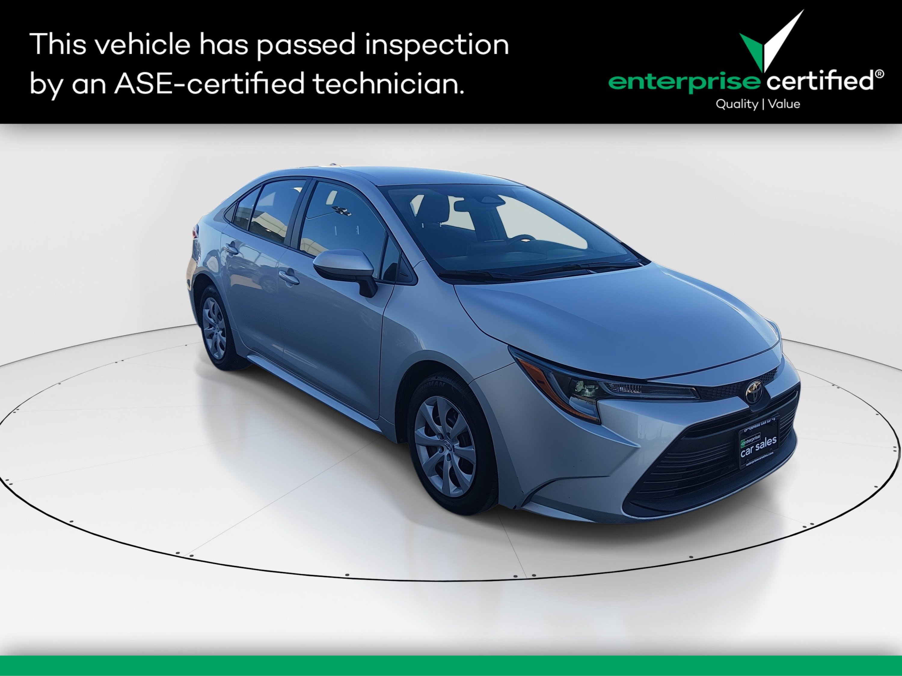 2024 Toyota Corolla LE's photo