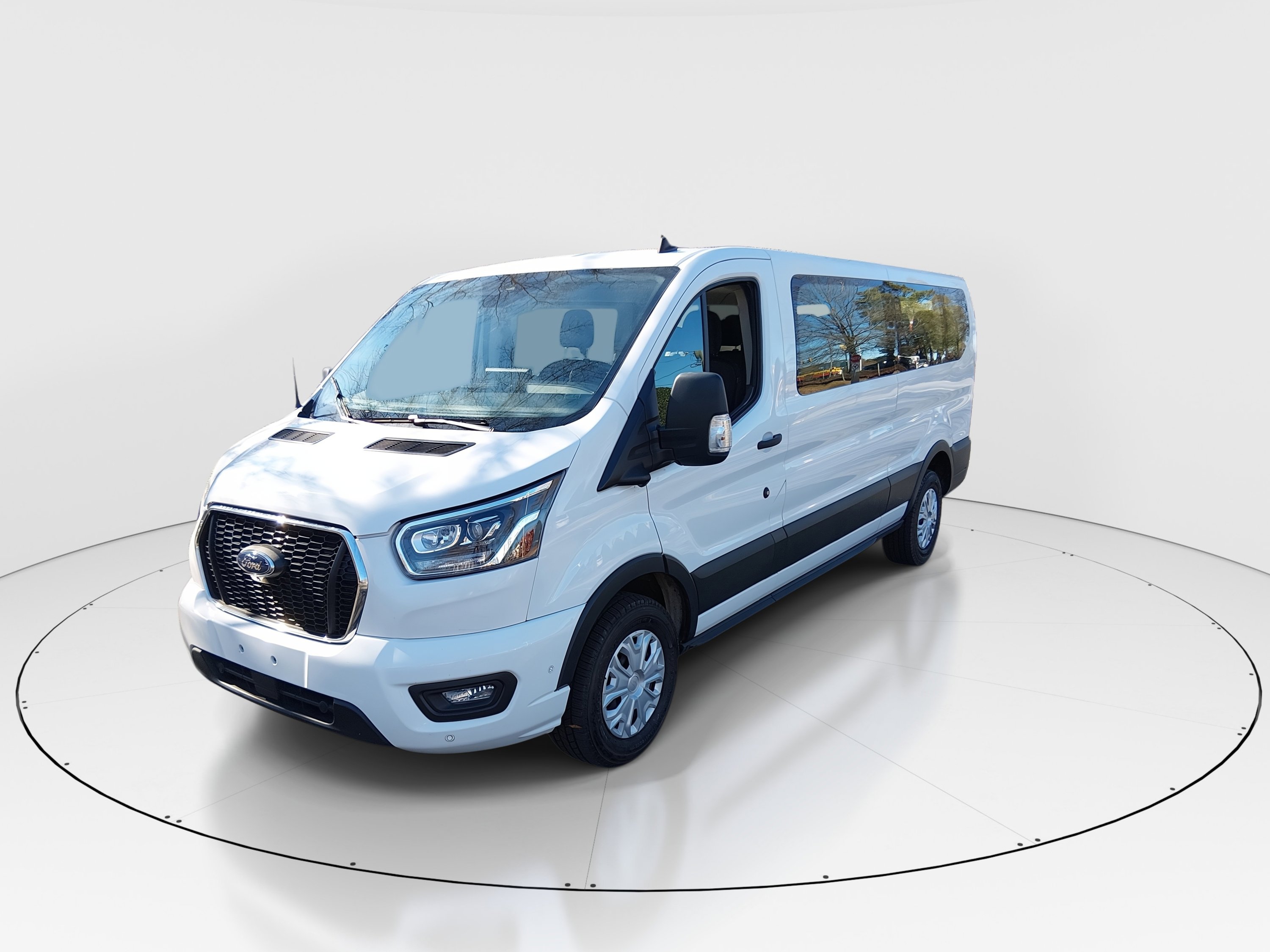 Image of Used 2023 Ford Transit Passenger Wagon T-350 148" Low Roof XLT RWD