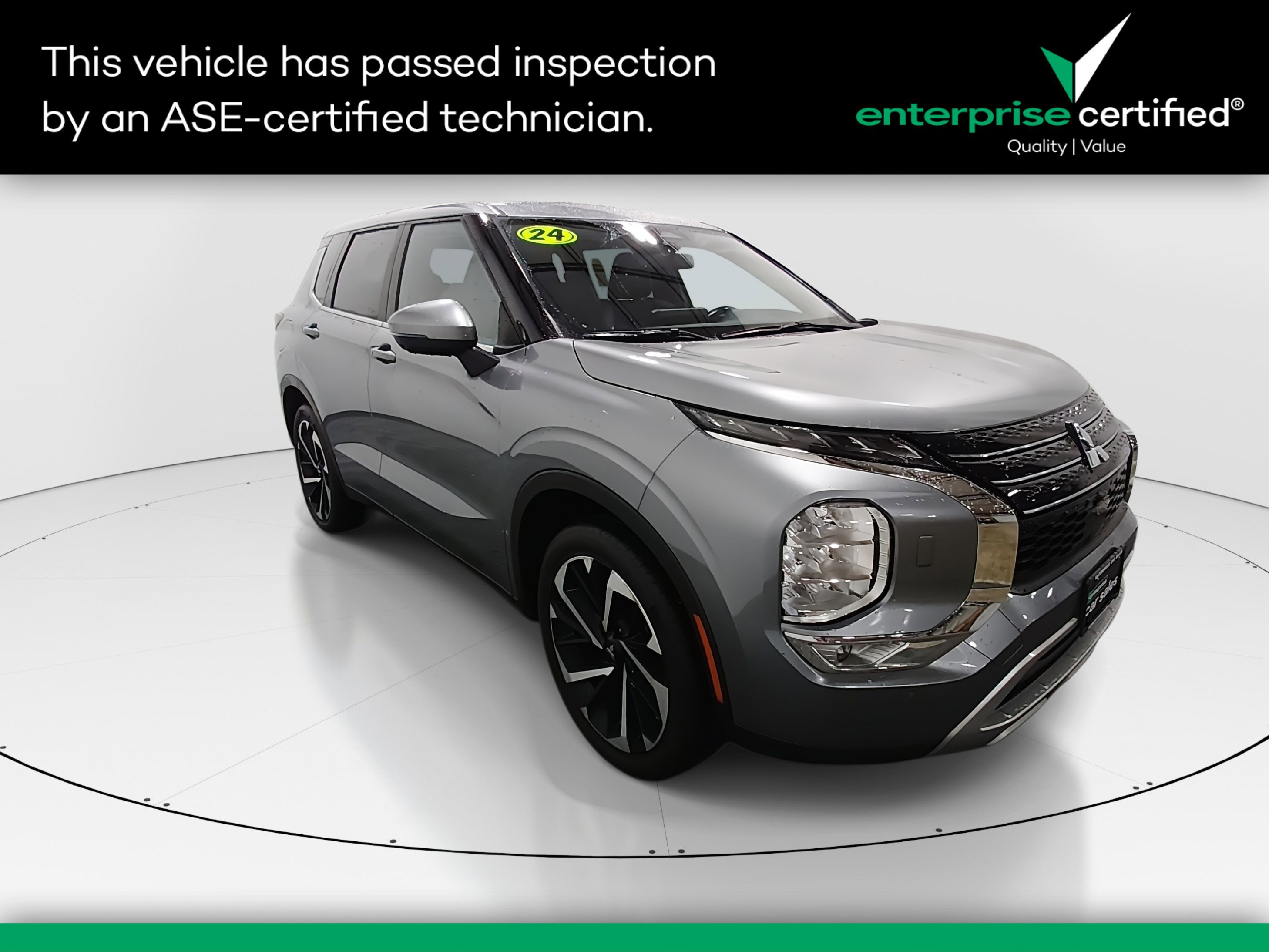 2024 Mitsubishi Outlander SE's photo