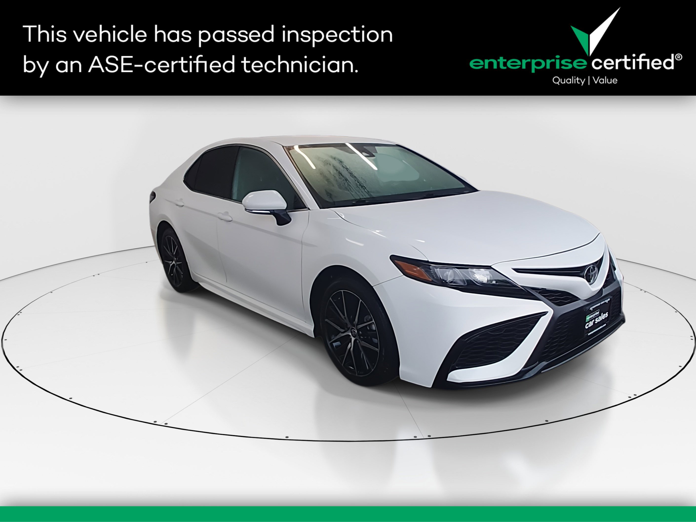 2024 Toyota Camry SE's photo