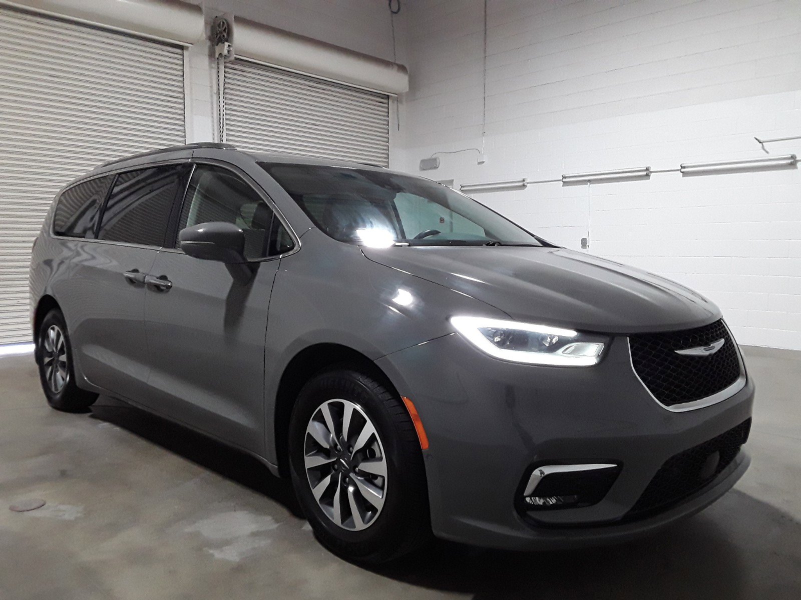 2021 Chrysler Pacifica Hybrid Touring L FWD