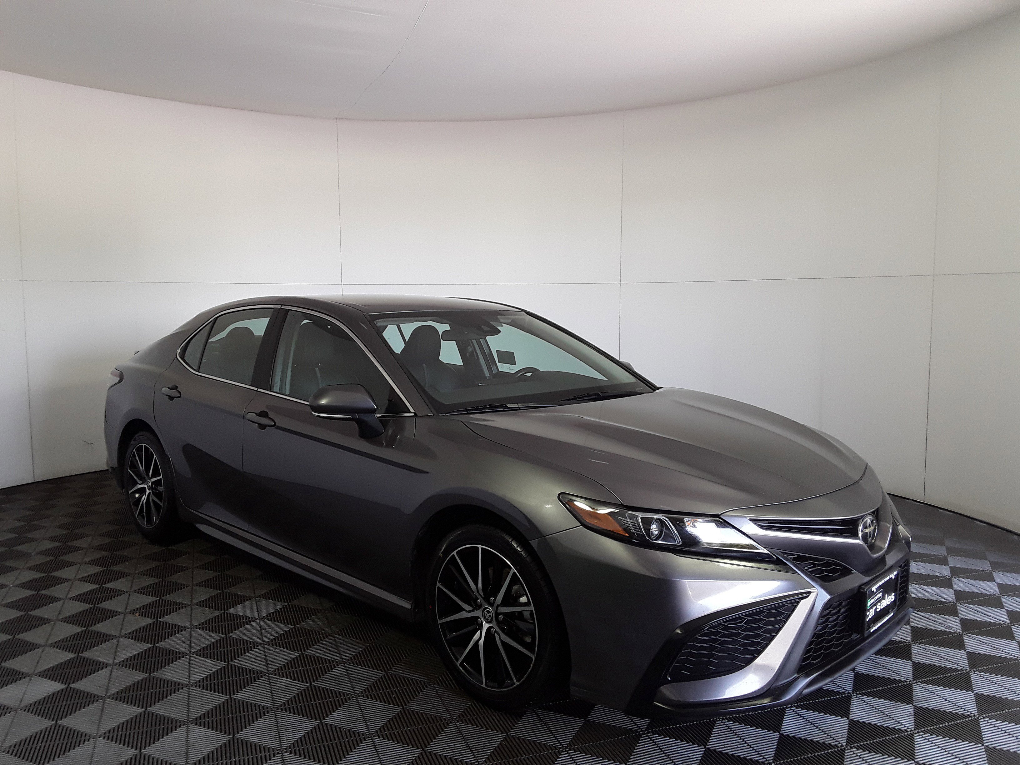 2023 Toyota Camry SE Auto