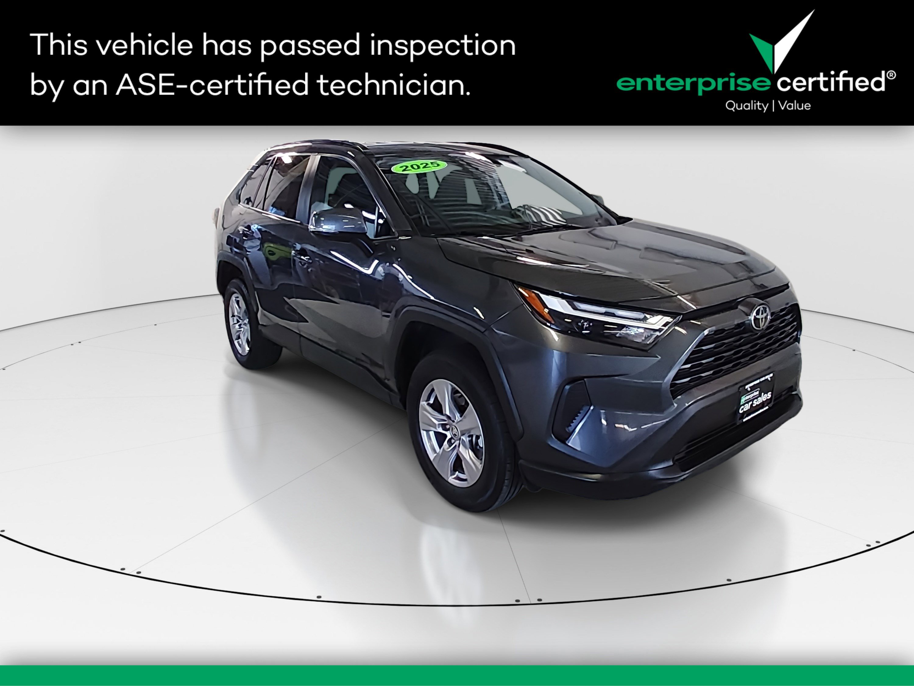 2025 Toyota RAV4 XLE's photo