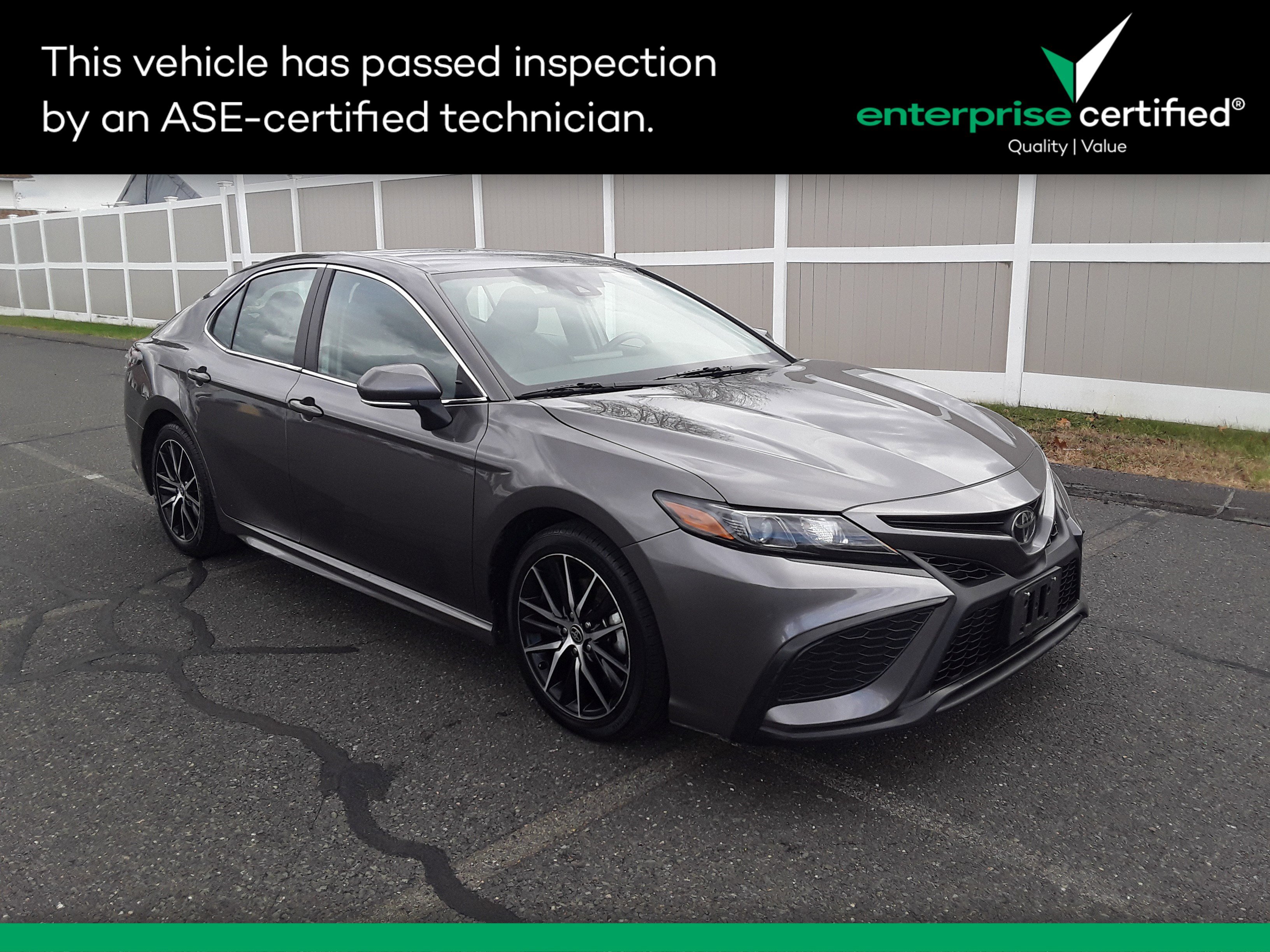 2023 Toyota Camry SE's photo