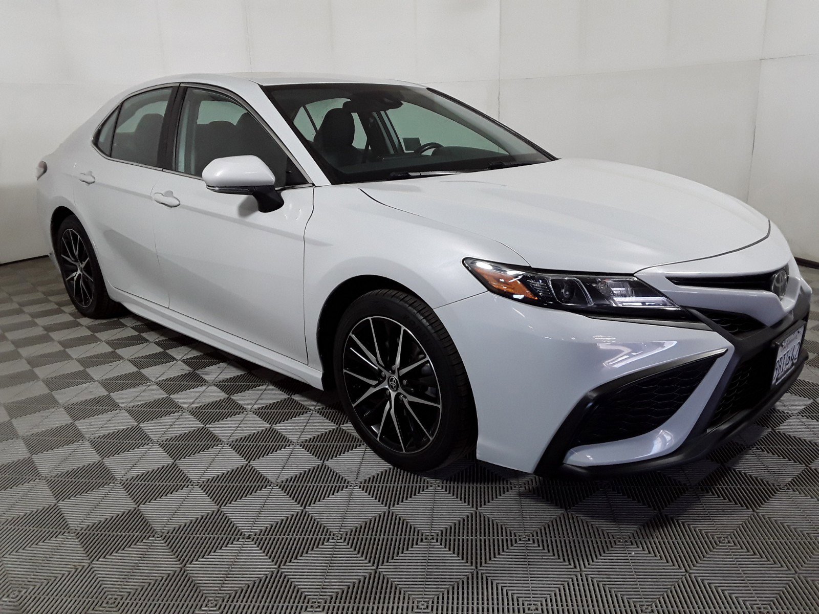 2022 Toyota Camry SE Auto