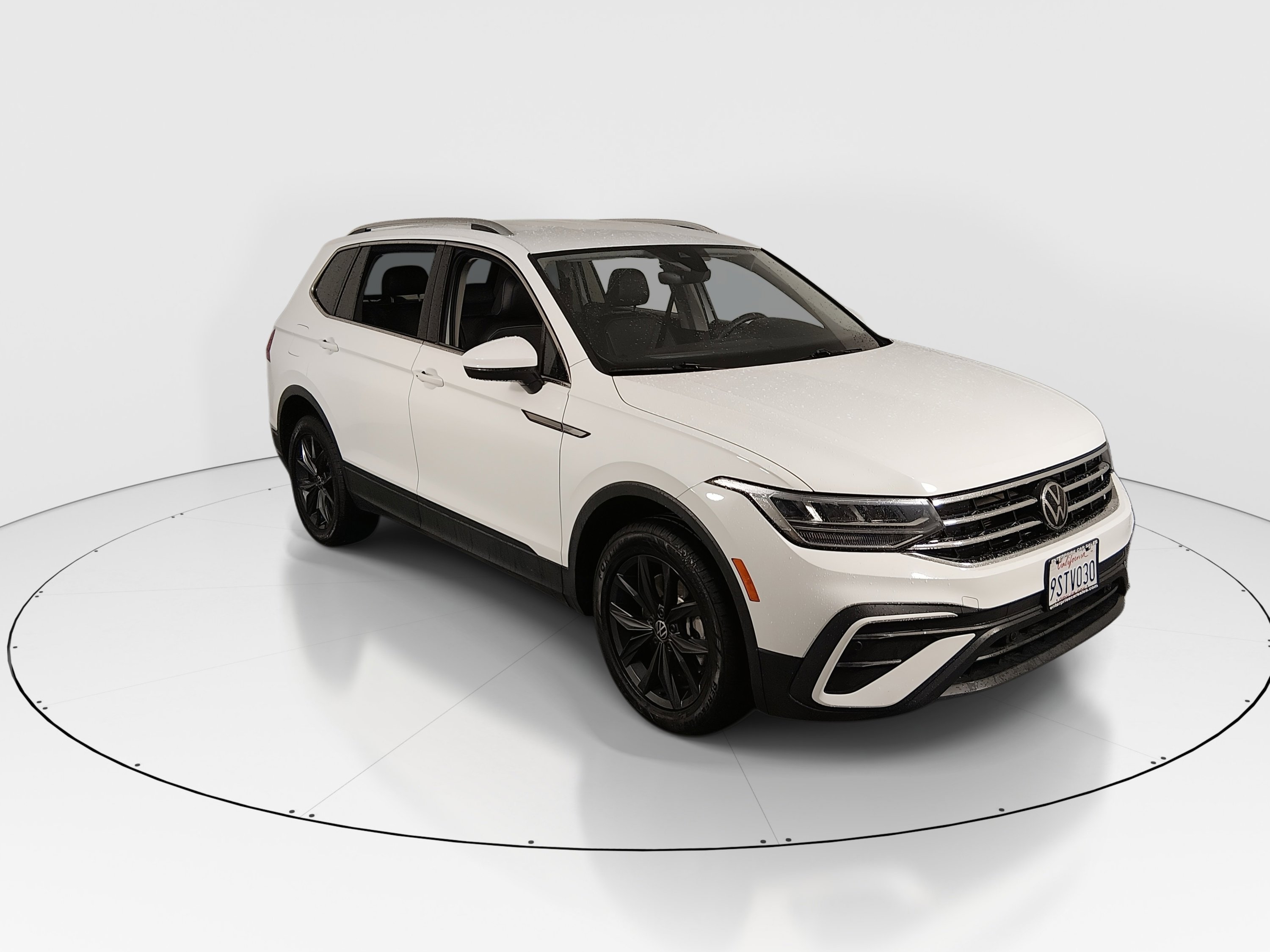 2024 Volkswagen Tiguan SE's photo