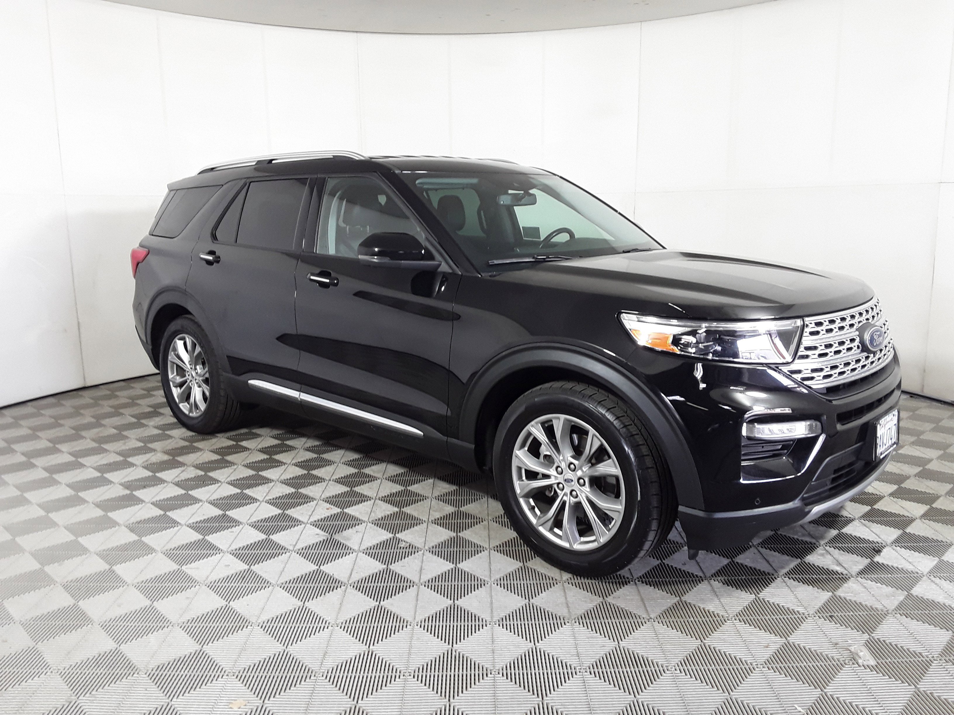 2022 Ford Explorer Limited's photo