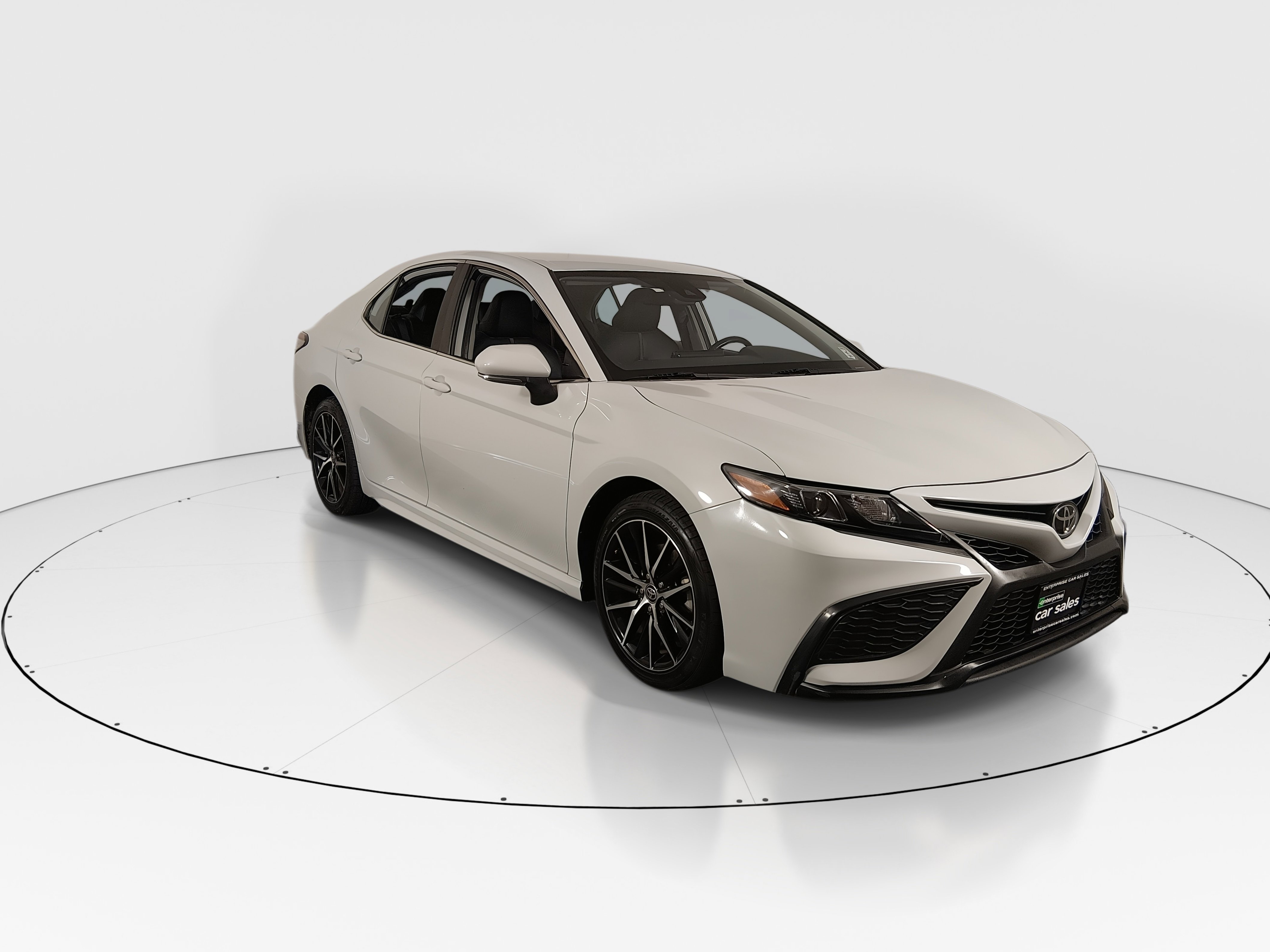 2023 Toyota Camry SE's photo