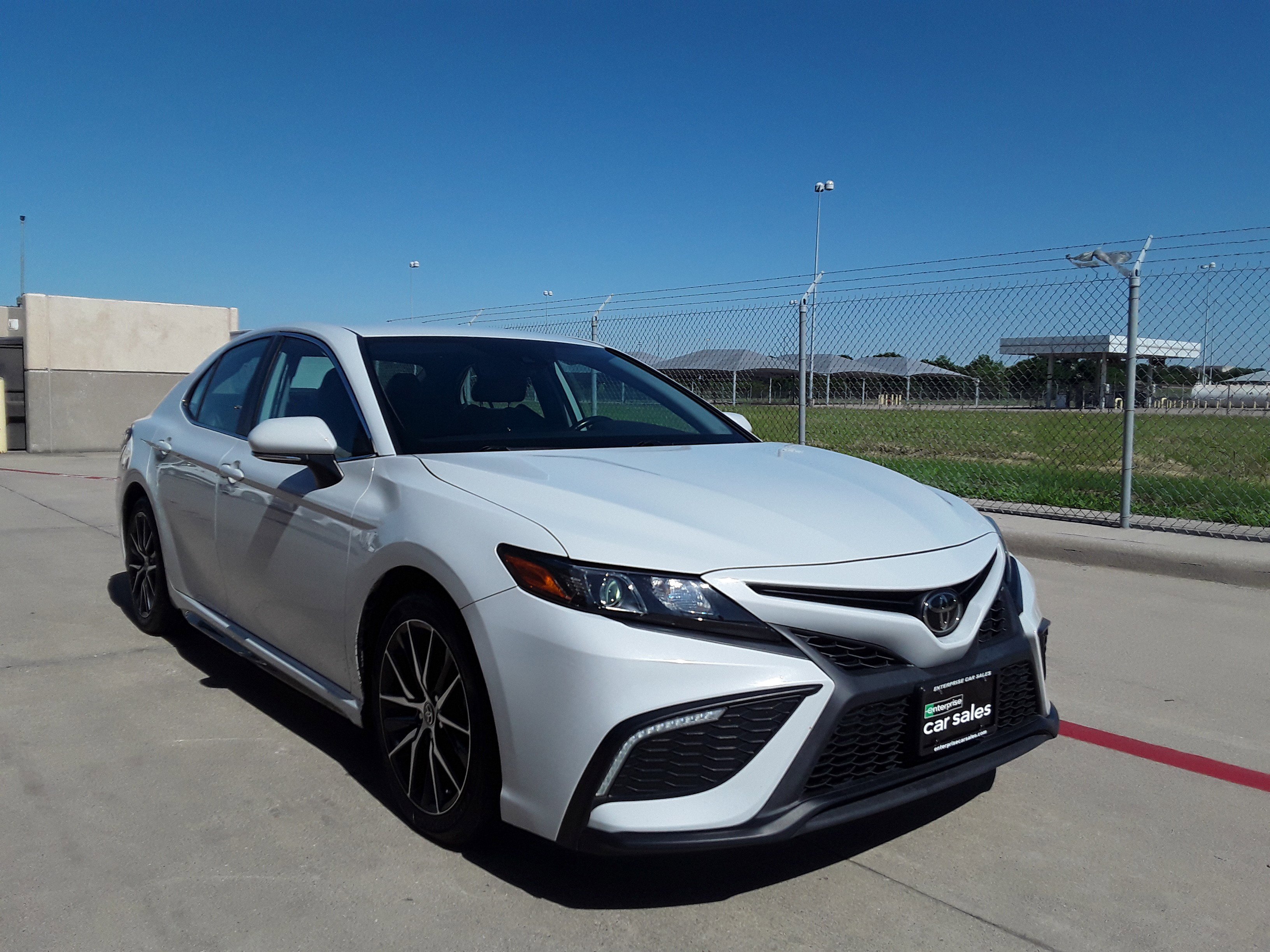 2022 Toyota Camry SE Auto