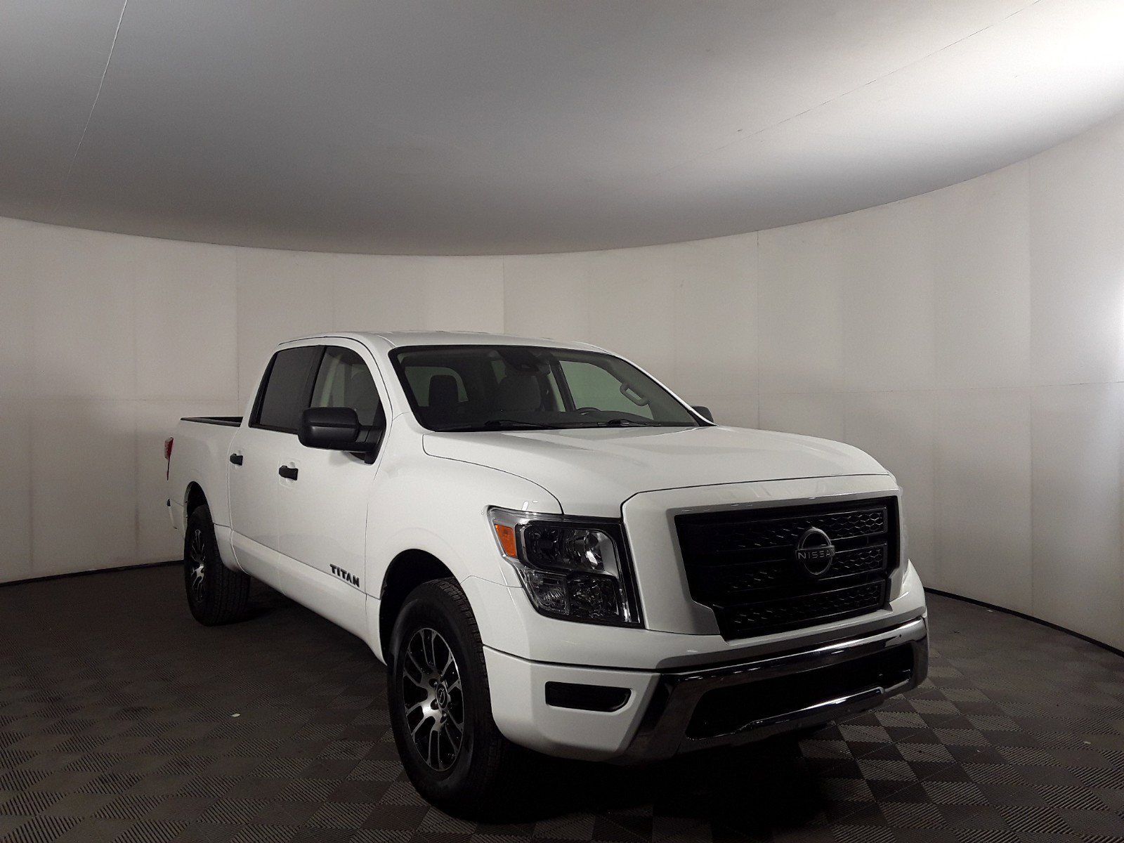 2023 Nissan Titan 4x4 Crew Cab SV