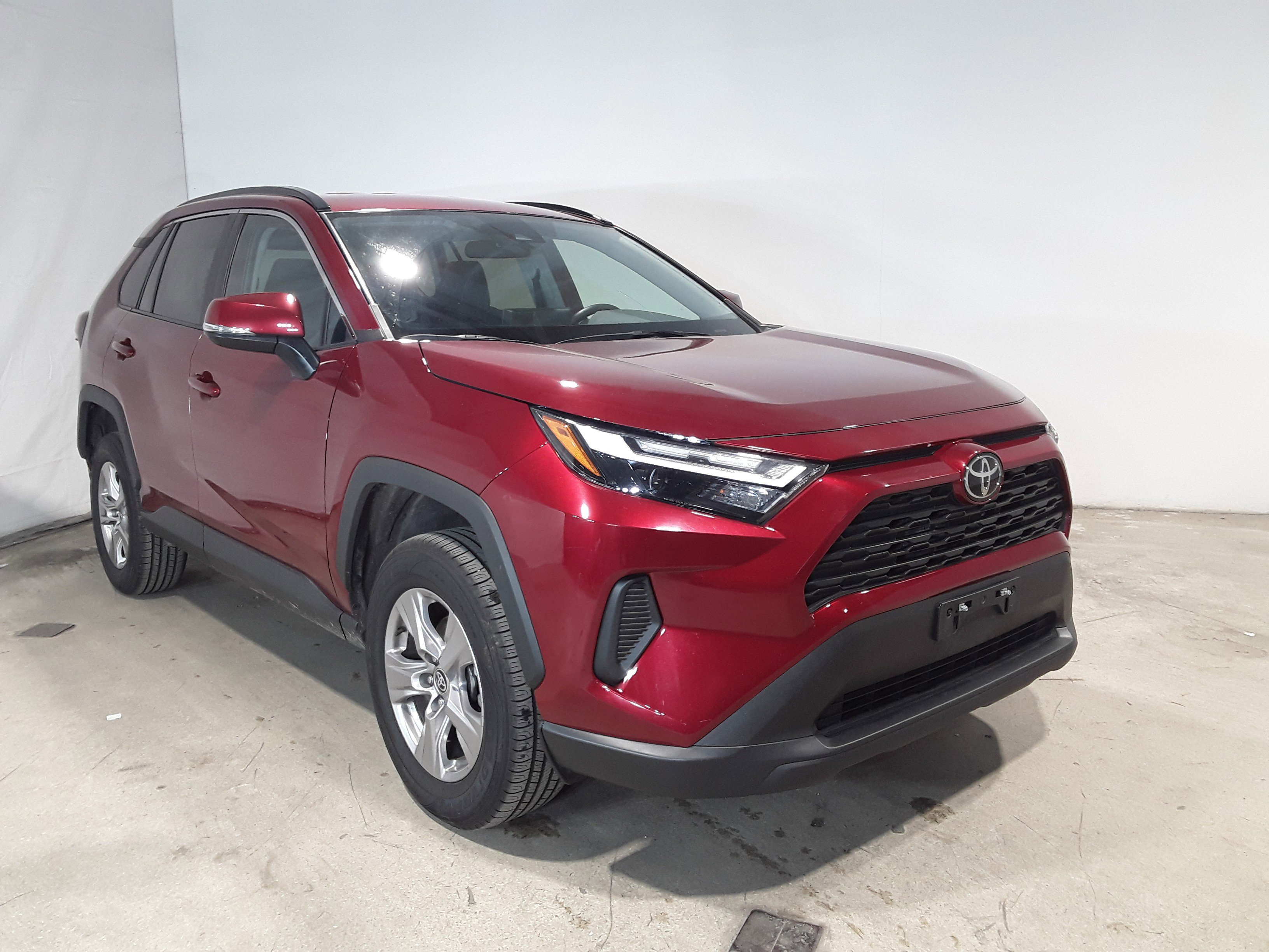 2023 Toyota RAV4 XLE's photo