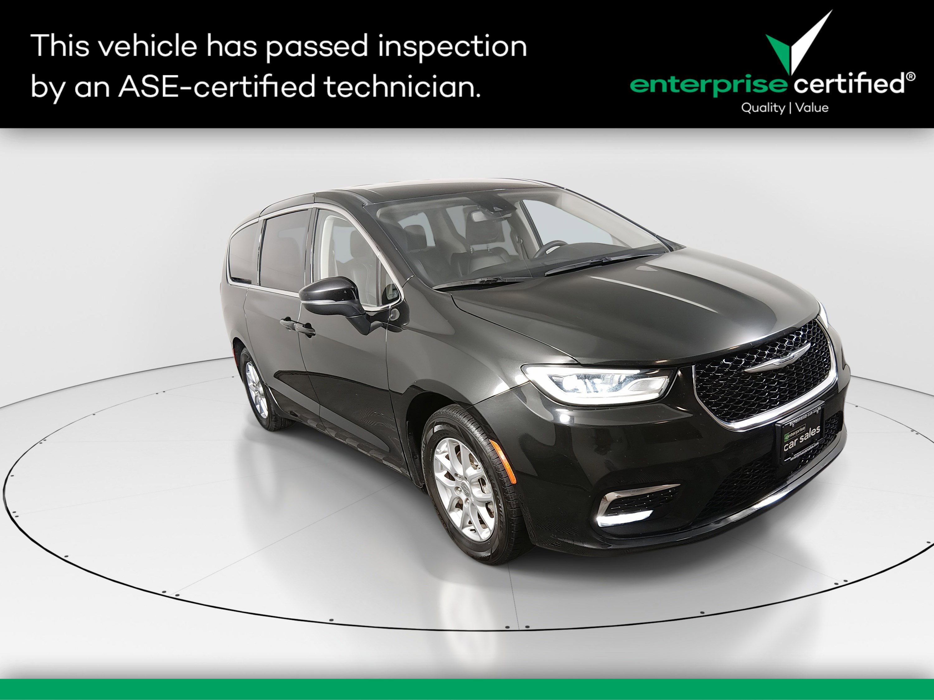 2023 Chrysler Pacifica Touring L's photo