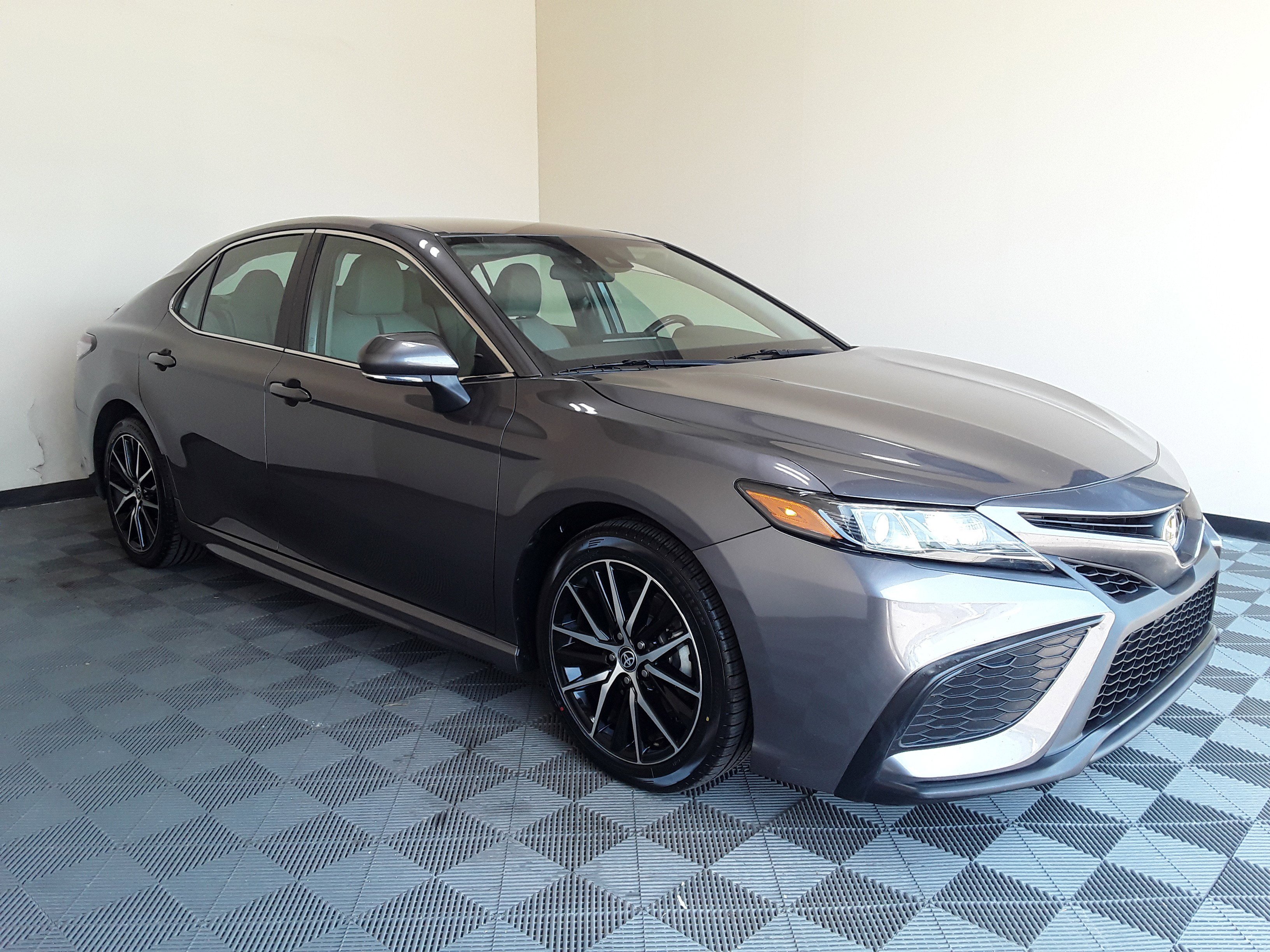 2023 Toyota Camry SE Auto