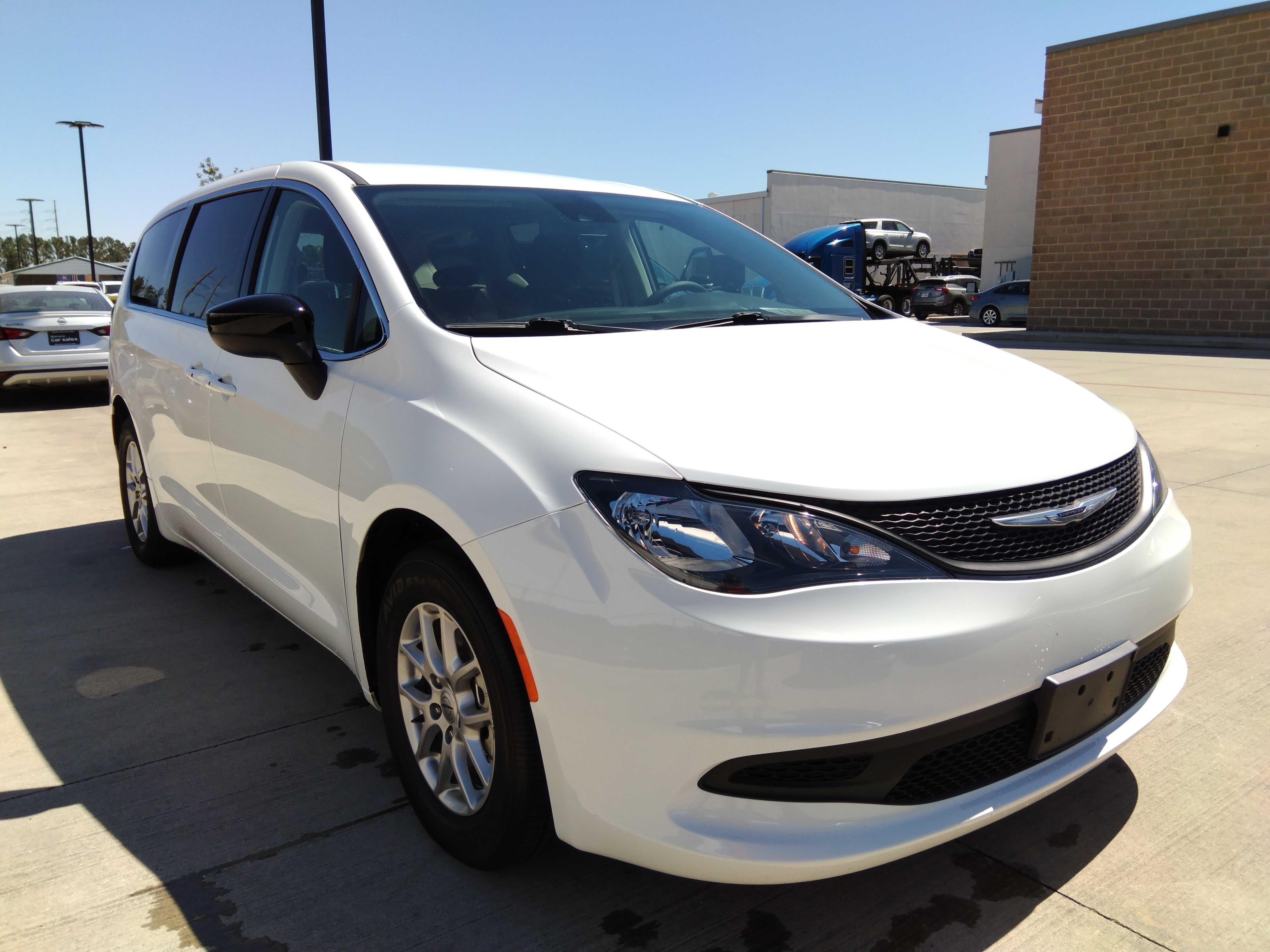 2024 Chrysler Voyager LX