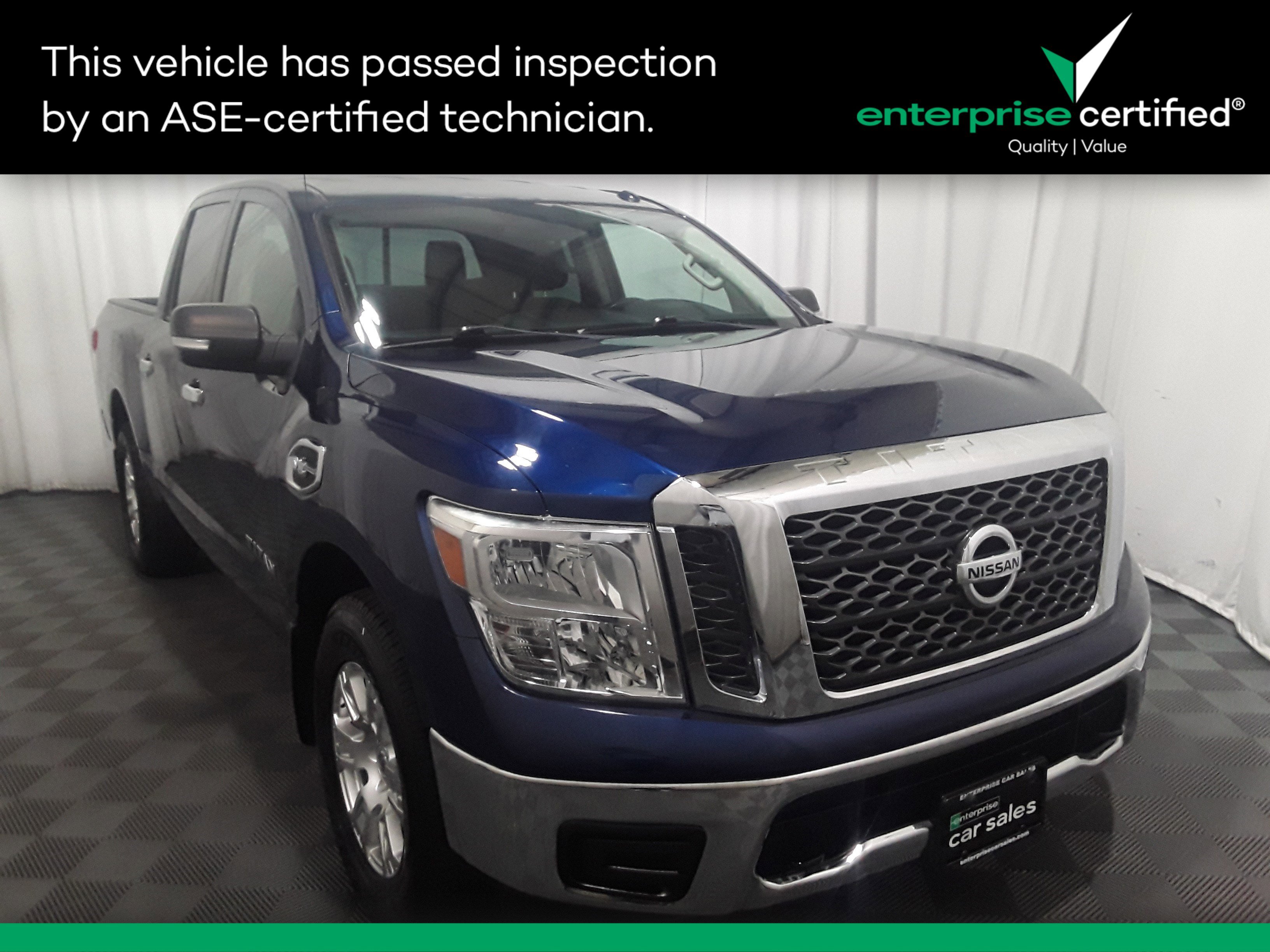 2017 Nissan Titan 4x4 Crew Cab SV