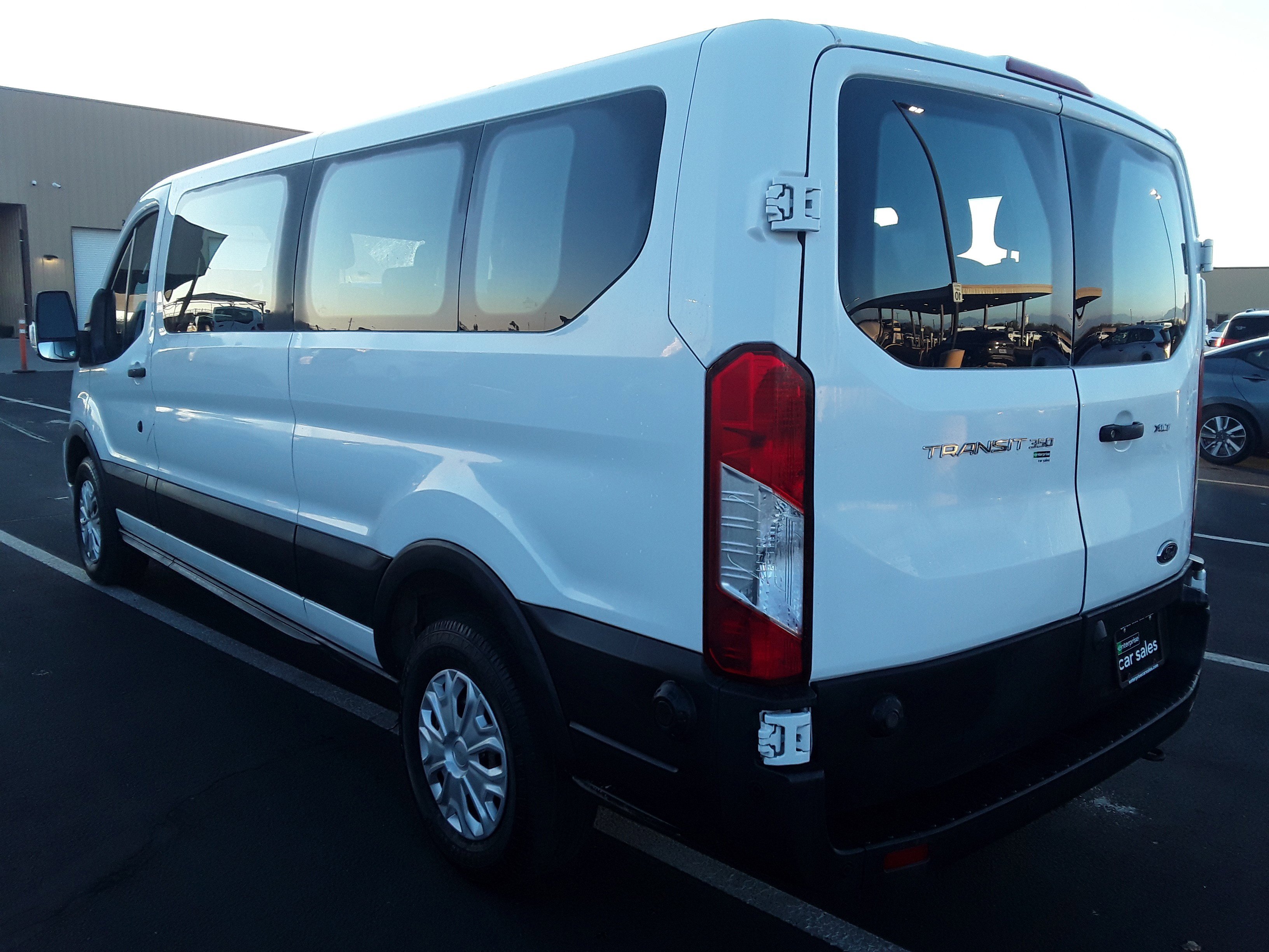 Image of Used 2020 Ford Transit Passenger Wagon T-350 148" Low Roof XLT RWD