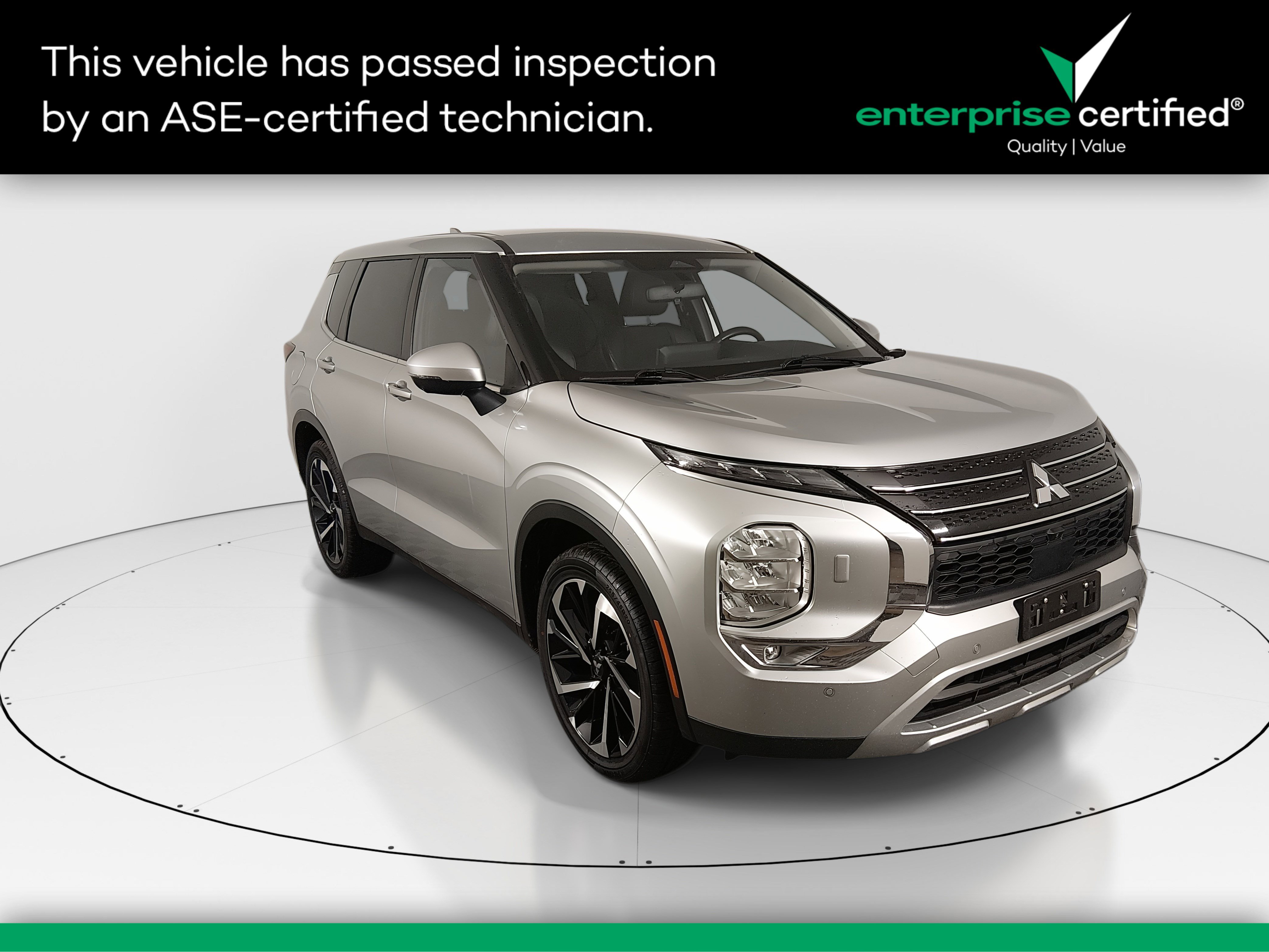 2024 Mitsubishi Outlander SE's photo