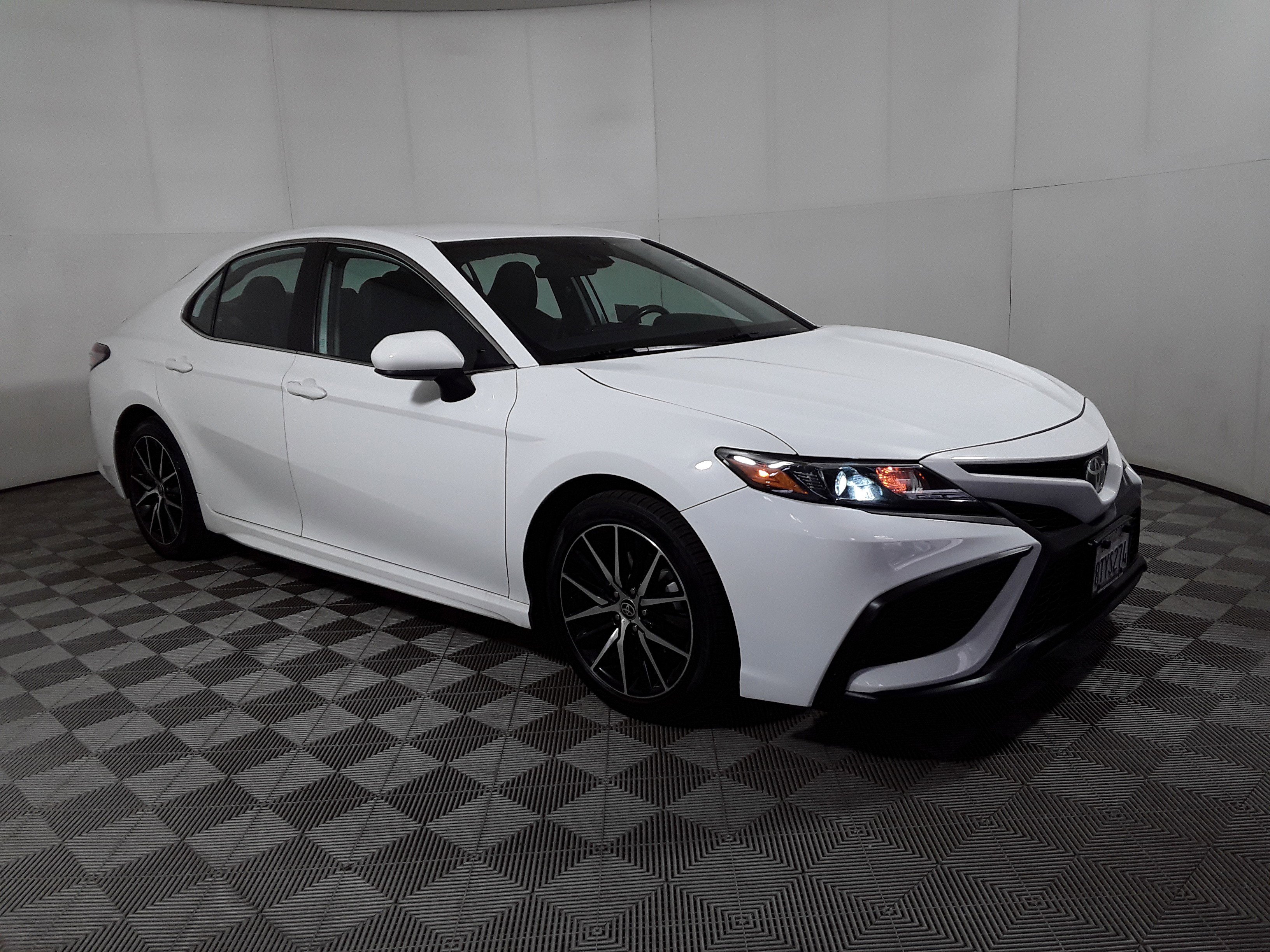 2021 Toyota Camry SE Auto