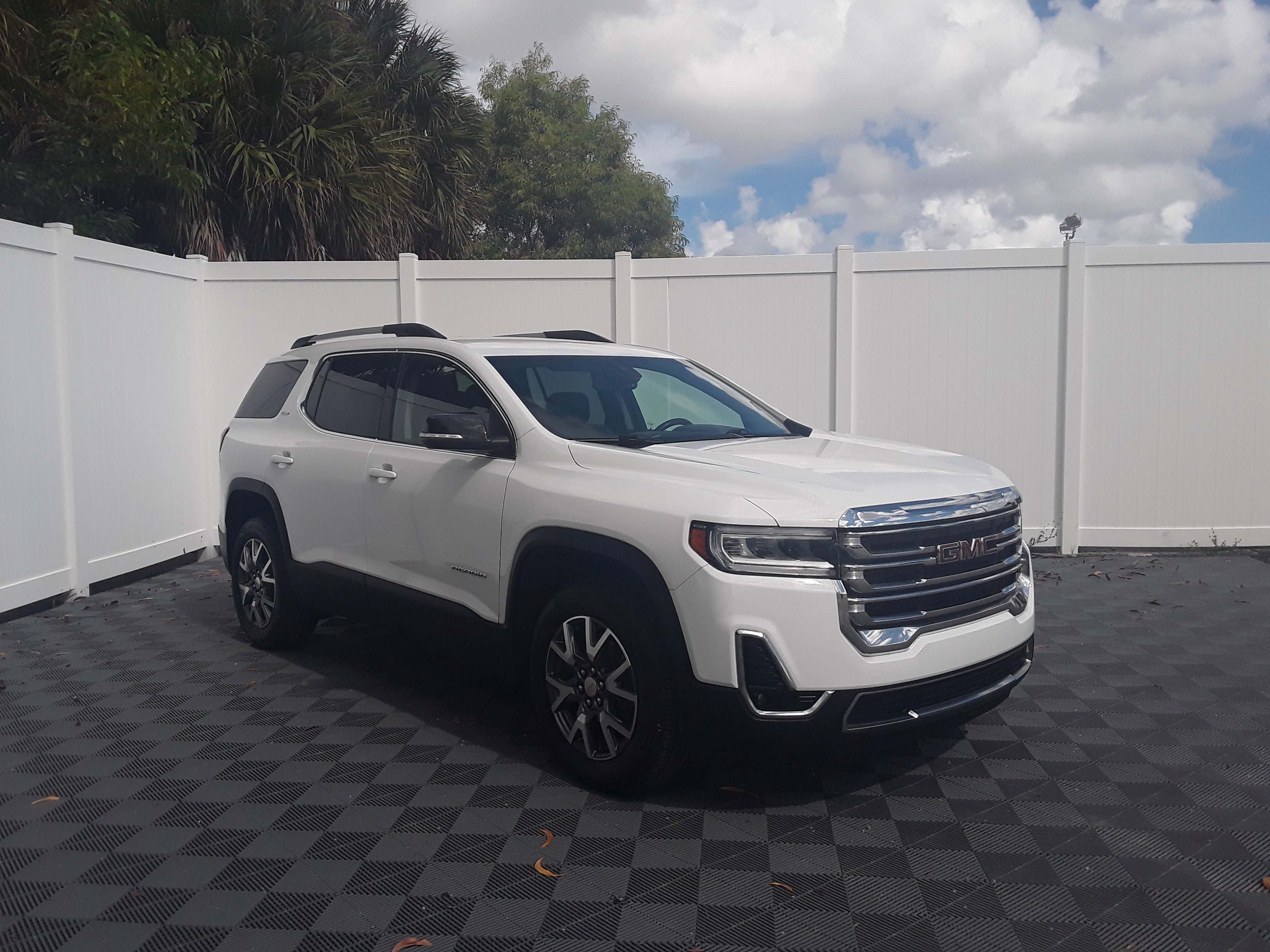 Used 2023 GMC Acadia FWD 4dr SLT
