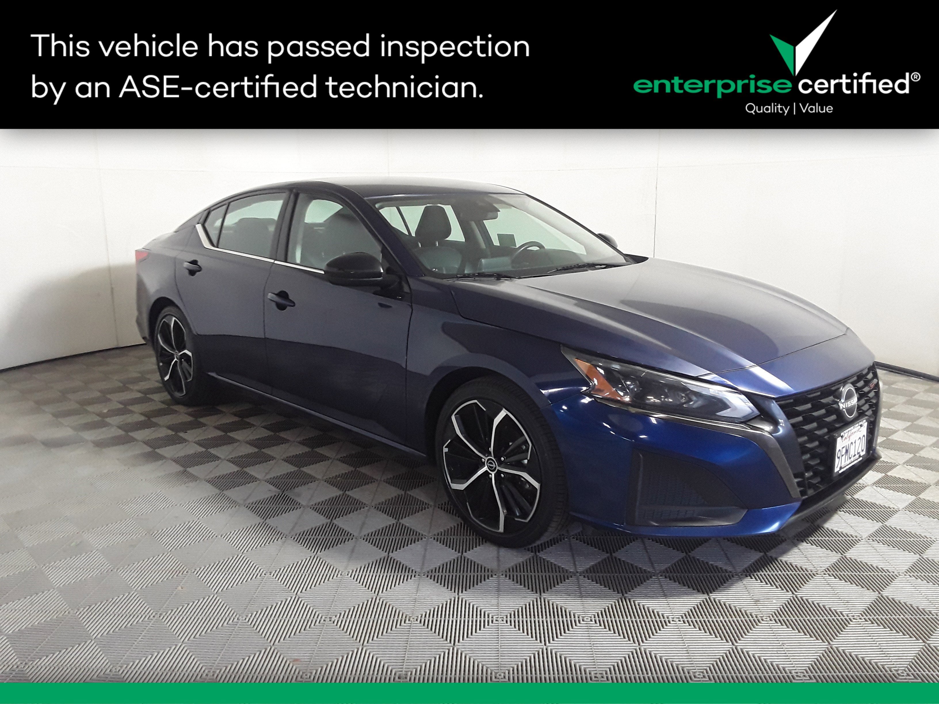 2023 Nissan Altima SR's photo