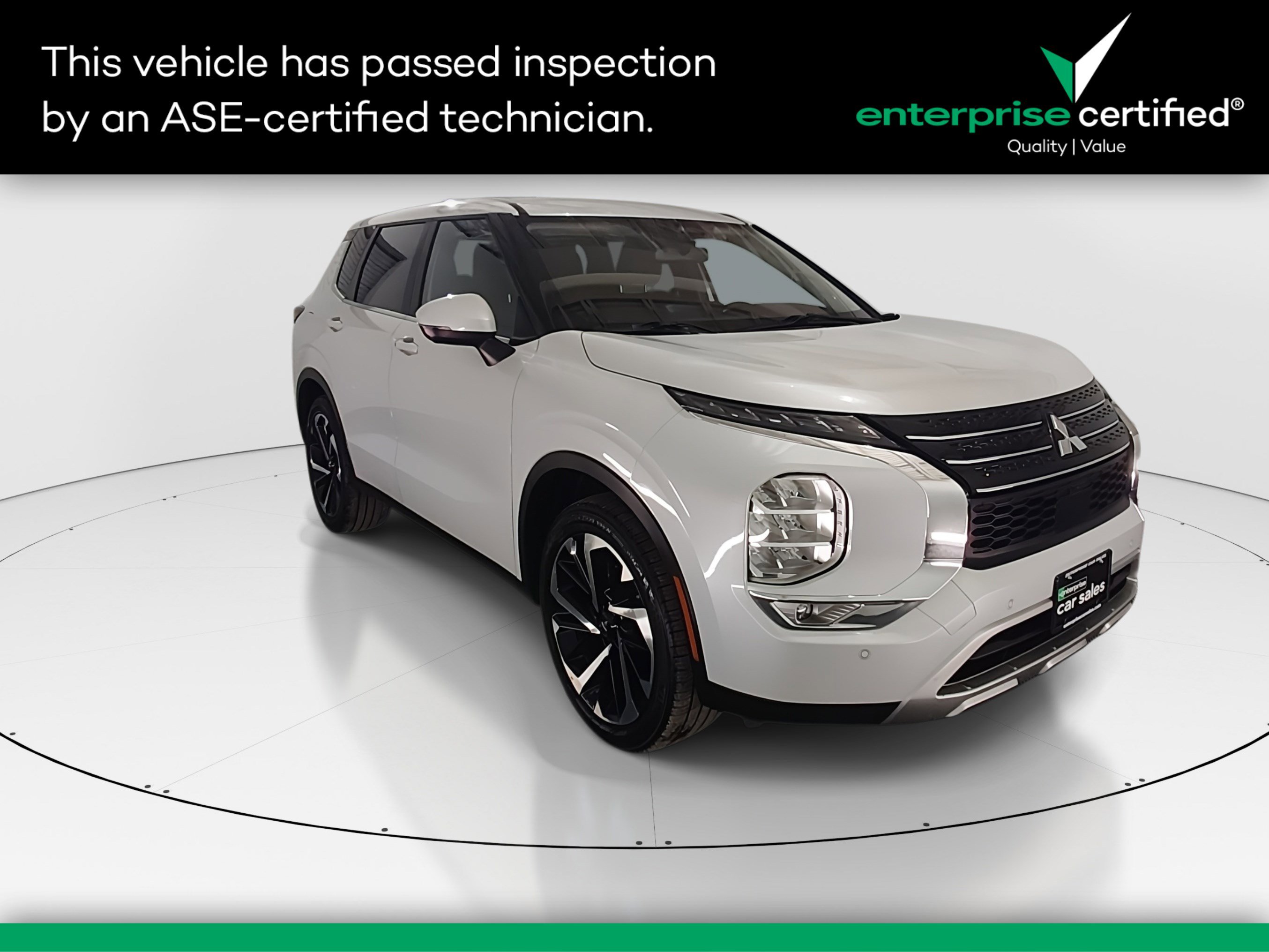 2024 Mitsubishi Outlander SE's photo