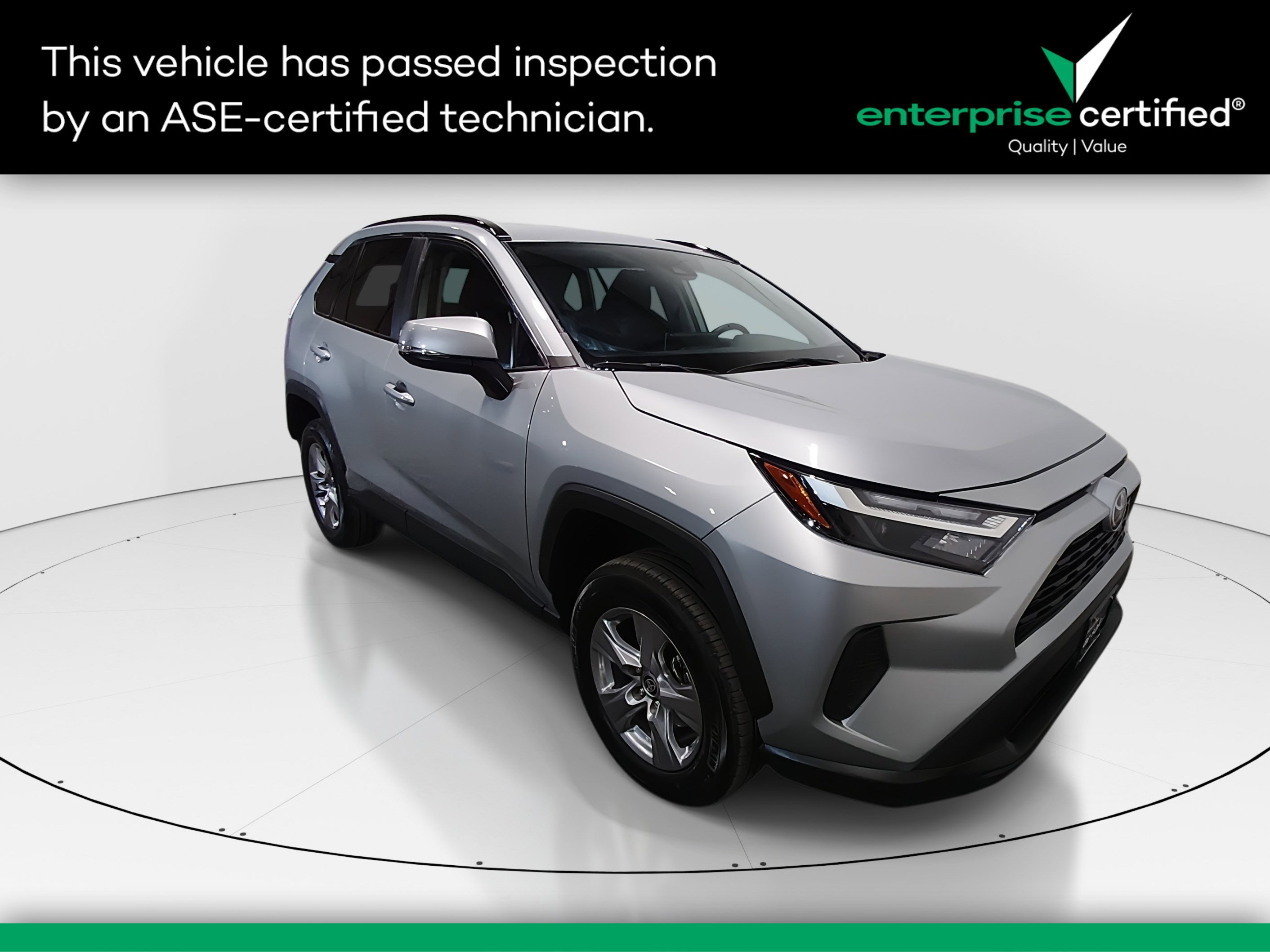 2025 Toyota RAV4 XLE's photo