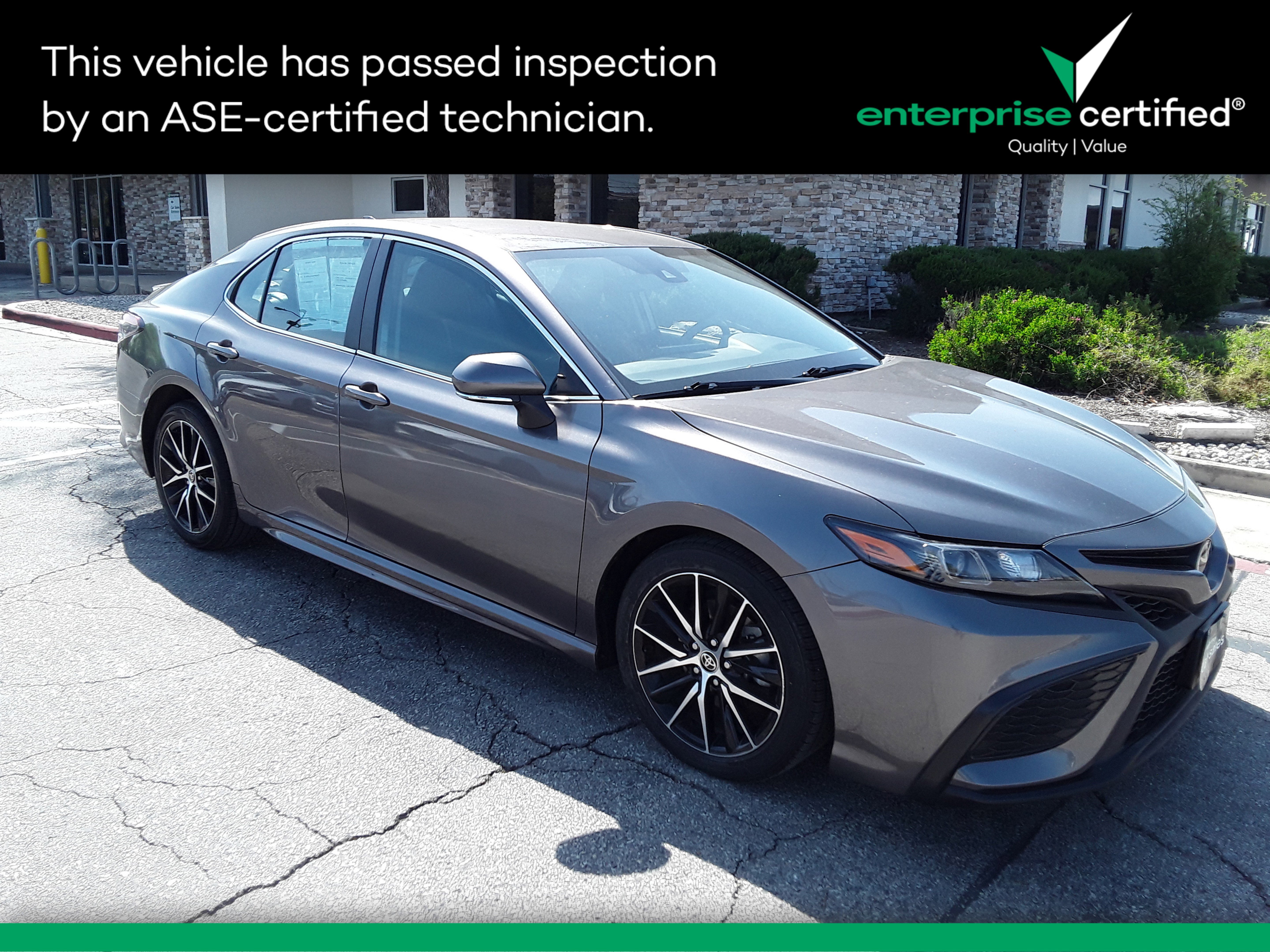 2022 Toyota Camry SE Auto