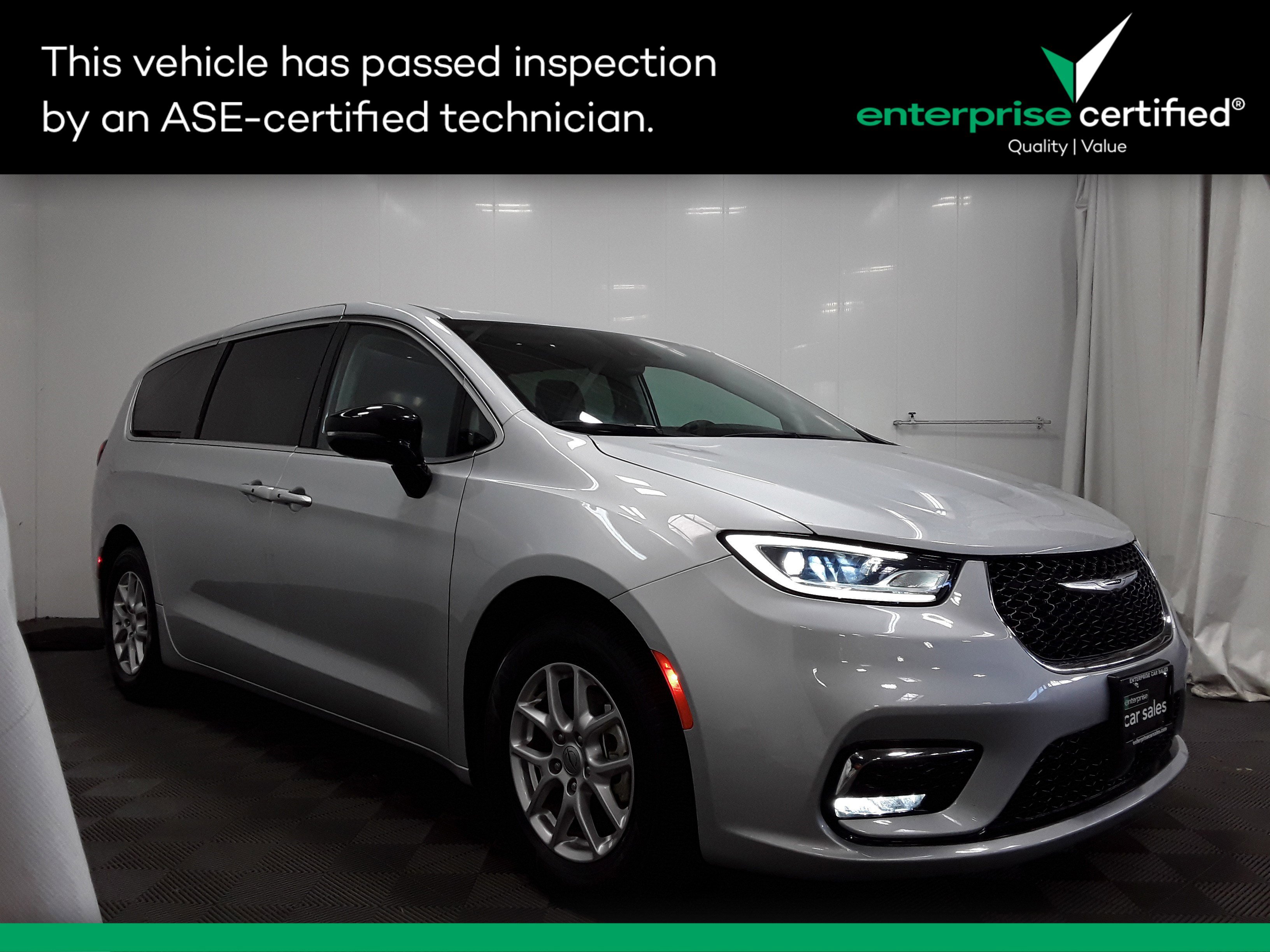 Used 2024 Chrysler Pacifica Touring L FWD