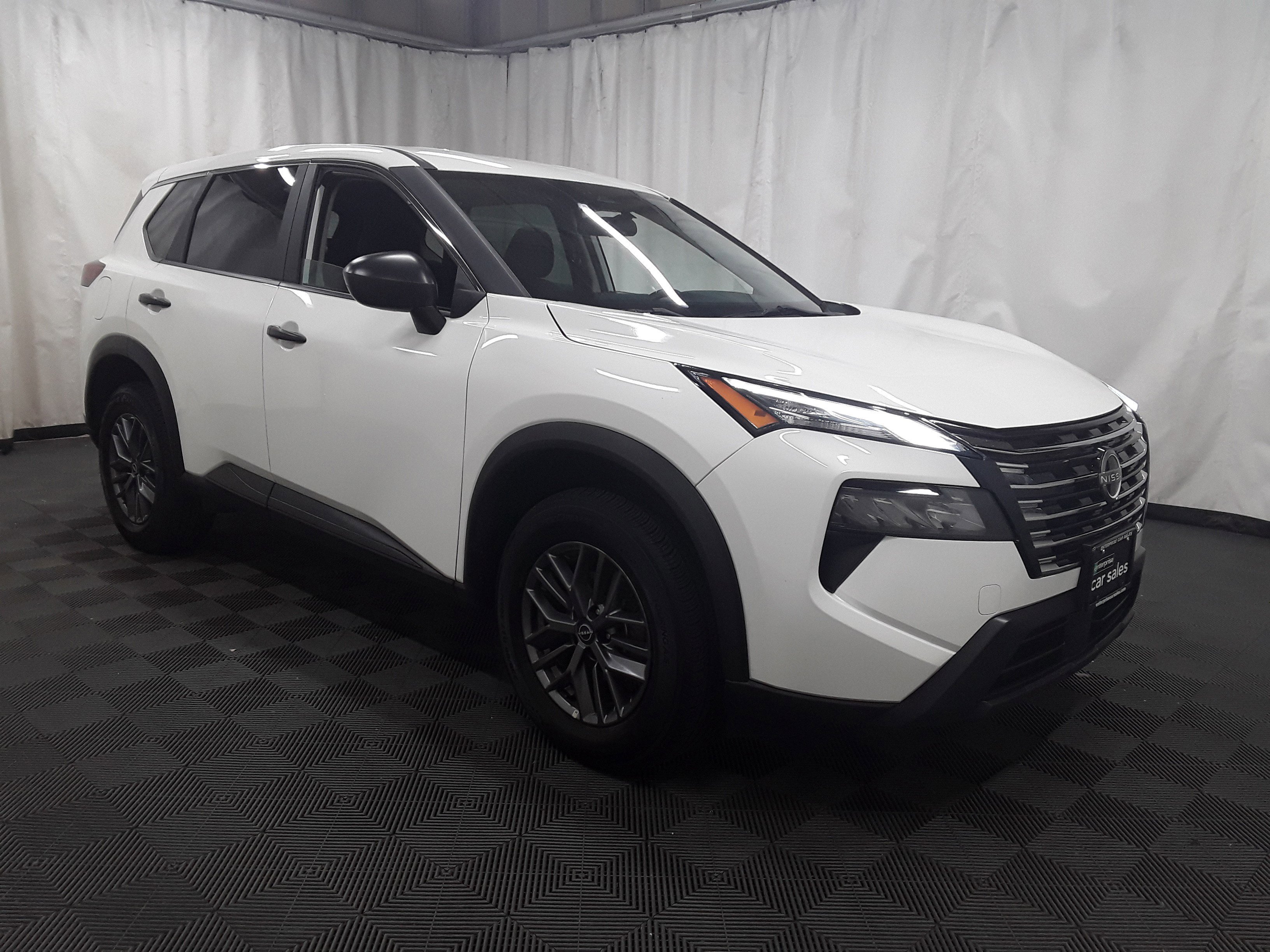 2024 Nissan Rogue S's photo