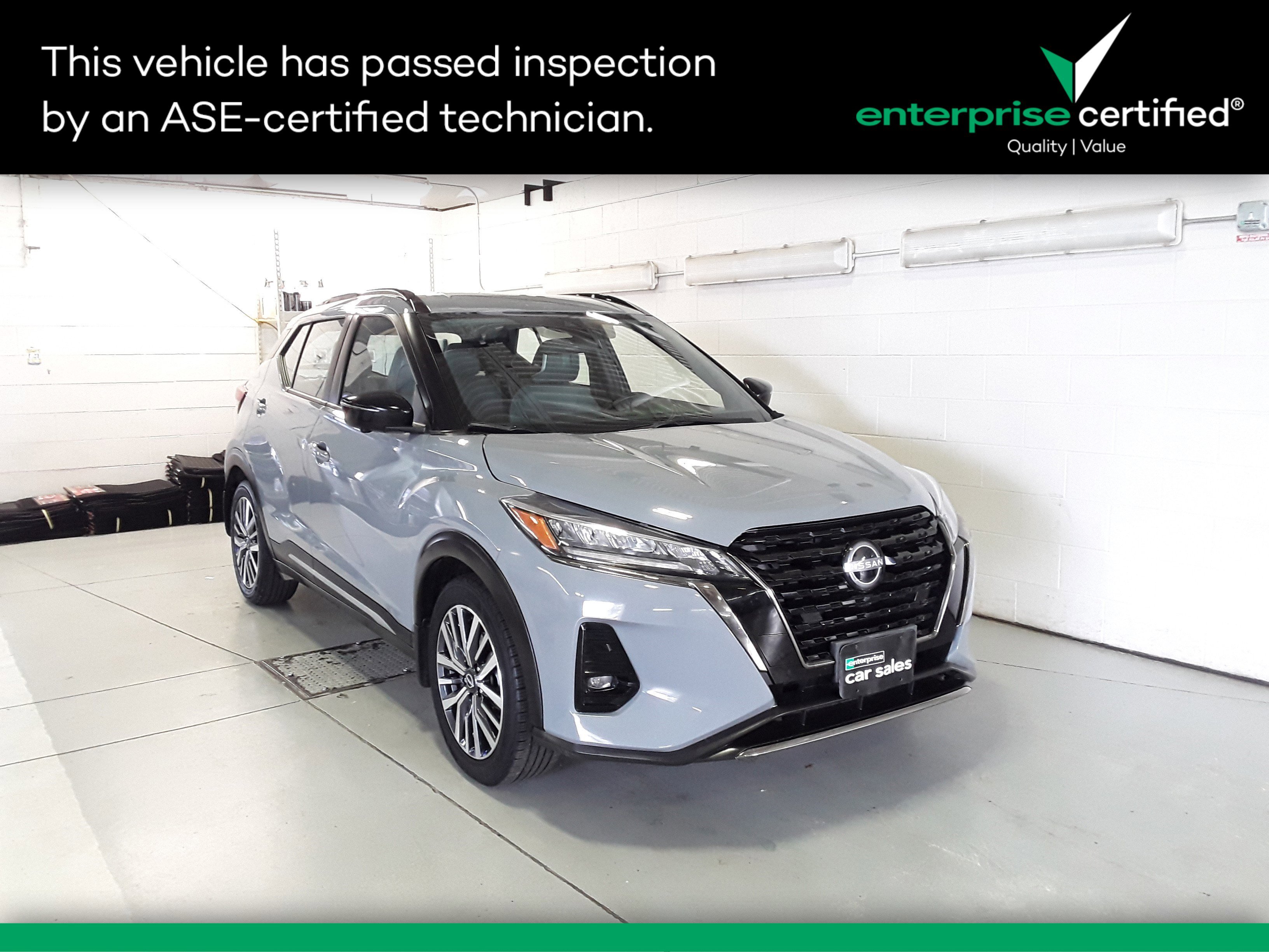 2023 Nissan Kicks SR's photo