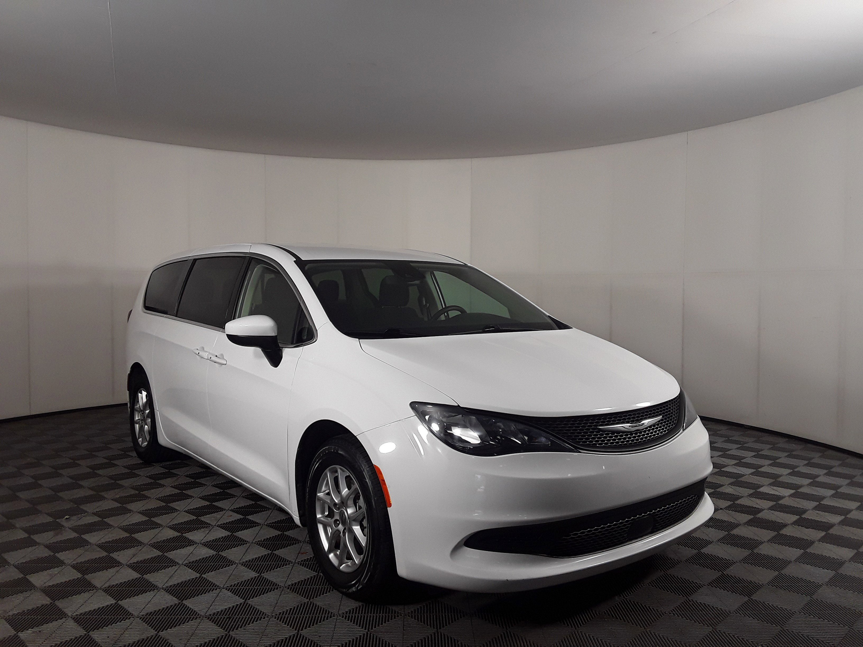 2023 Chrysler Voyager LX FWD
