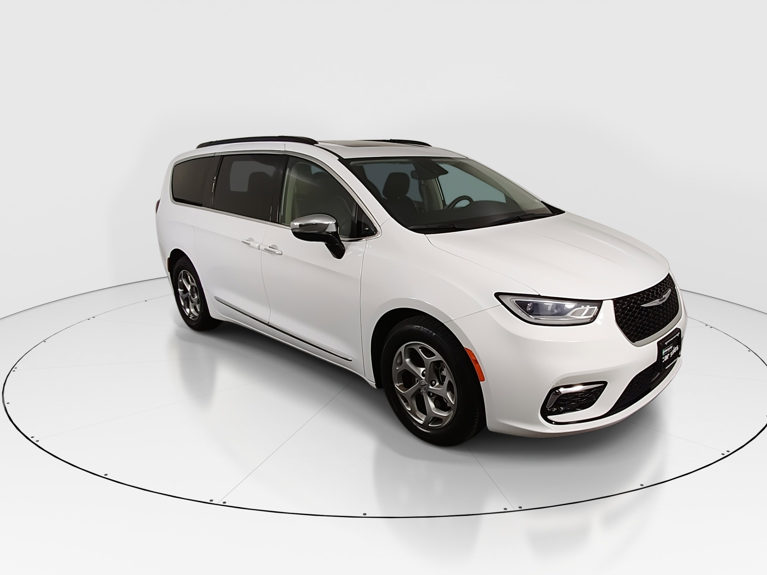 2023 Chrysler Pacifica Limited's photo