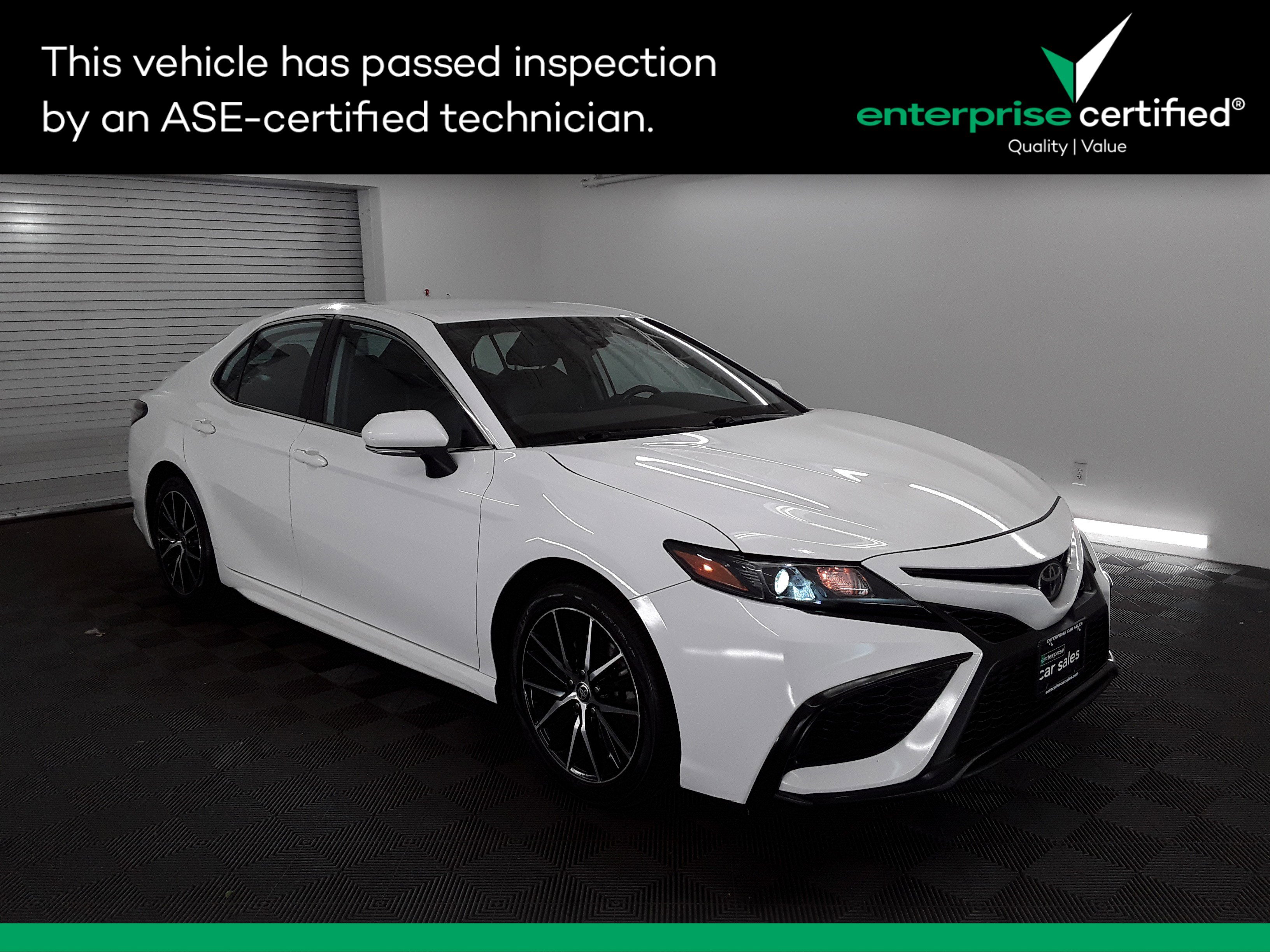 2022 Toyota Camry SE Auto