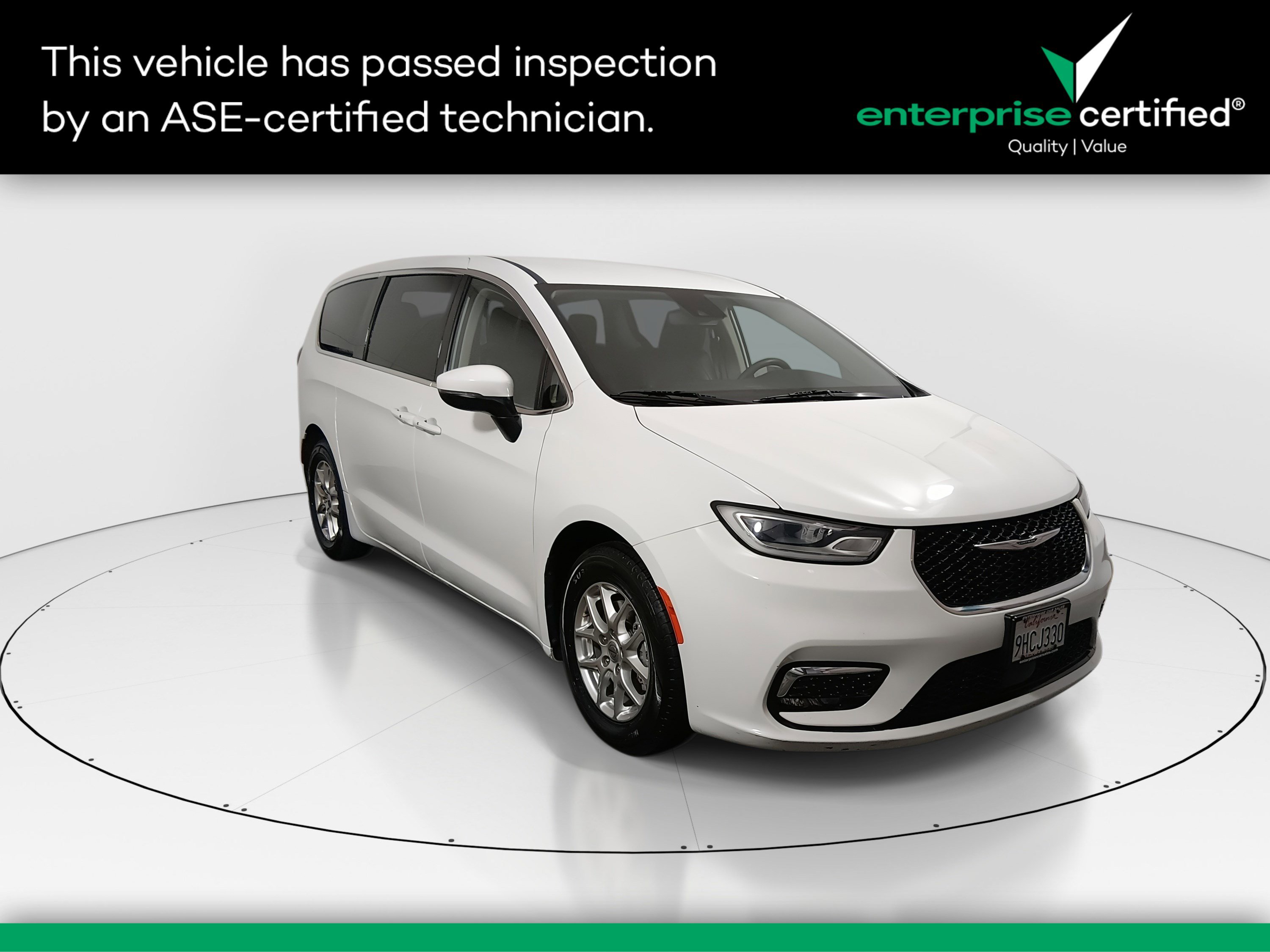 2023 Chrysler Pacifica Touring L's photo