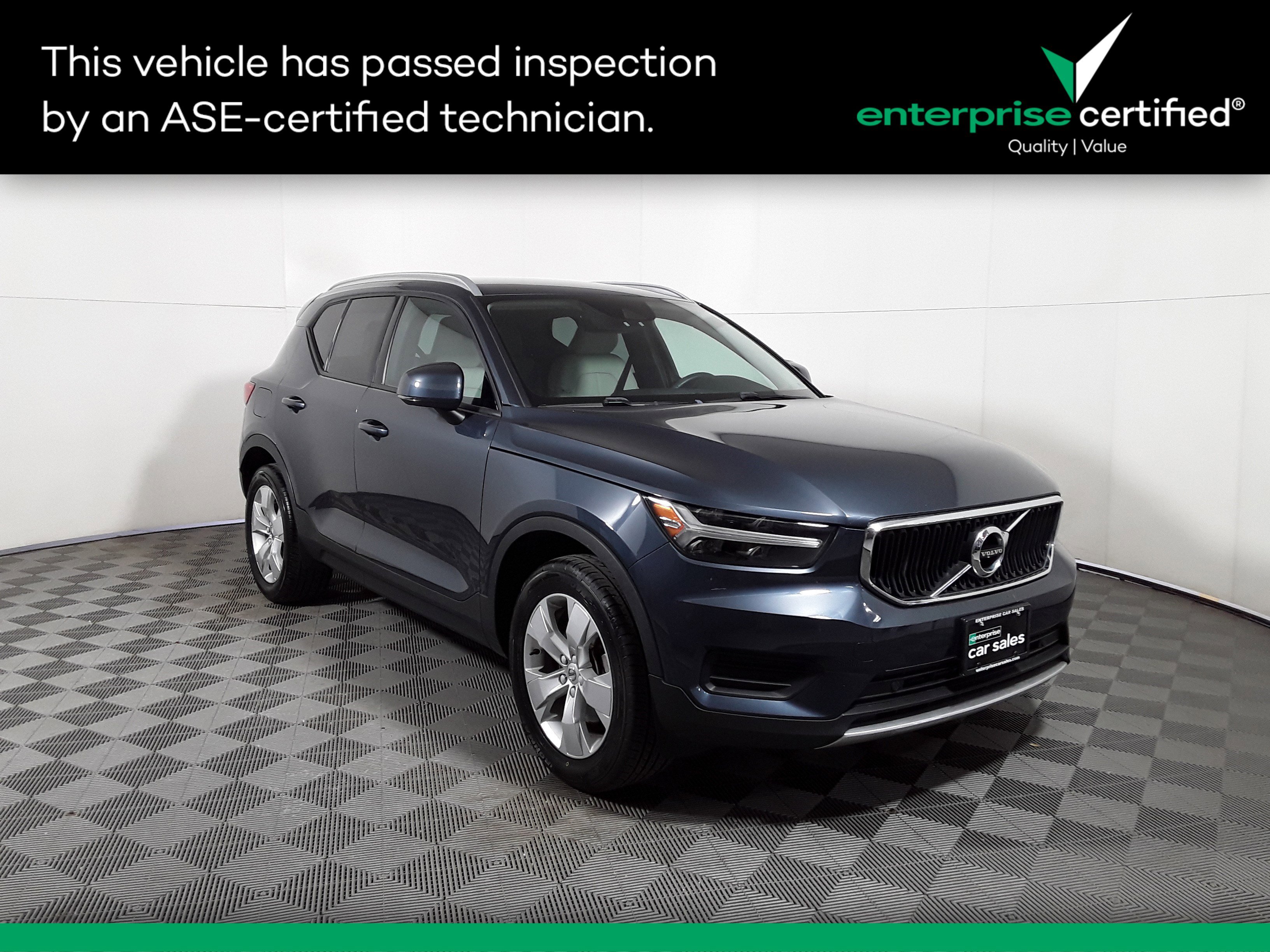 Used 2022 Volvo XC40 T5 AWD Momentum