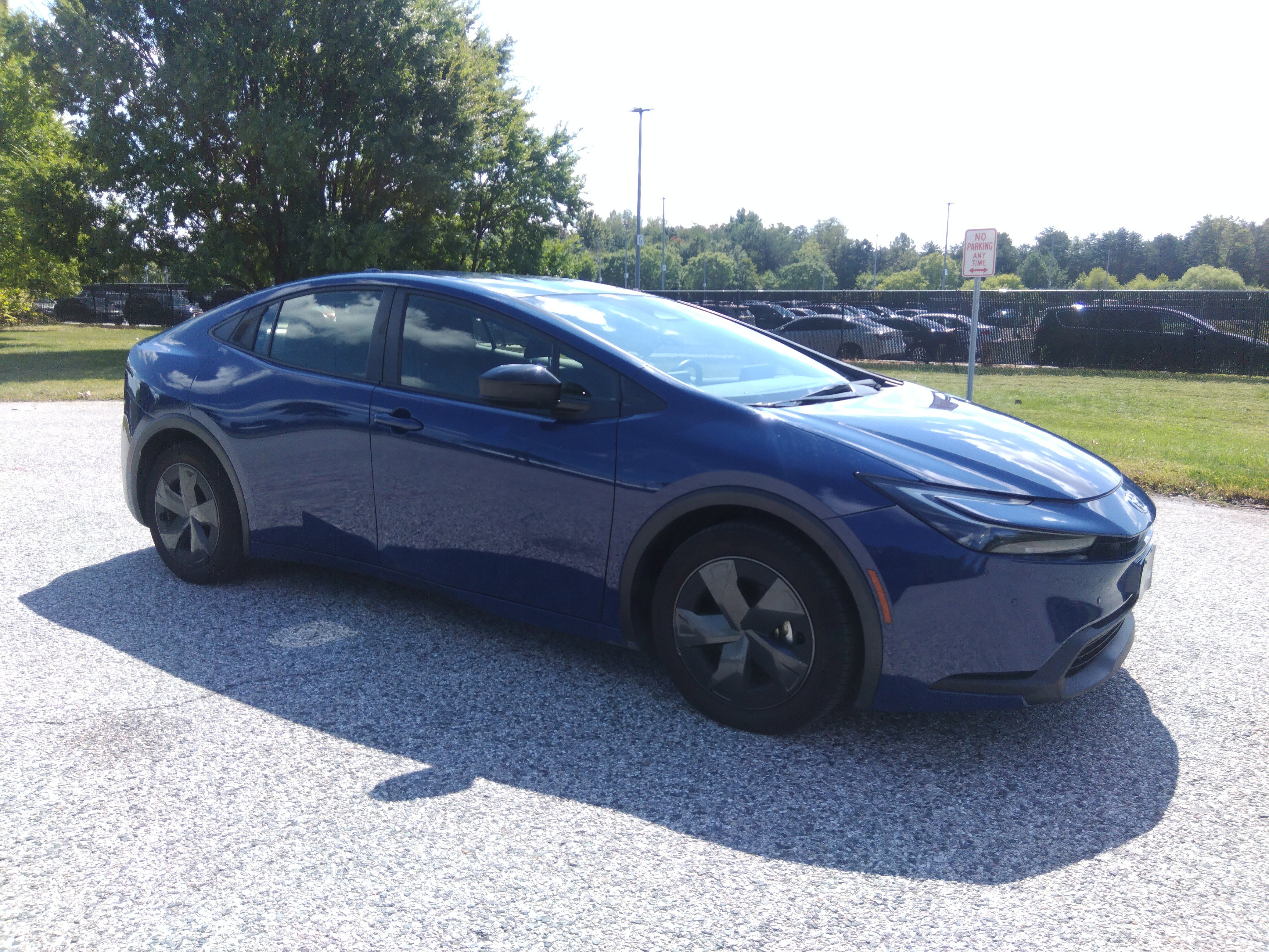 2024 Toyota Prius LE's photo