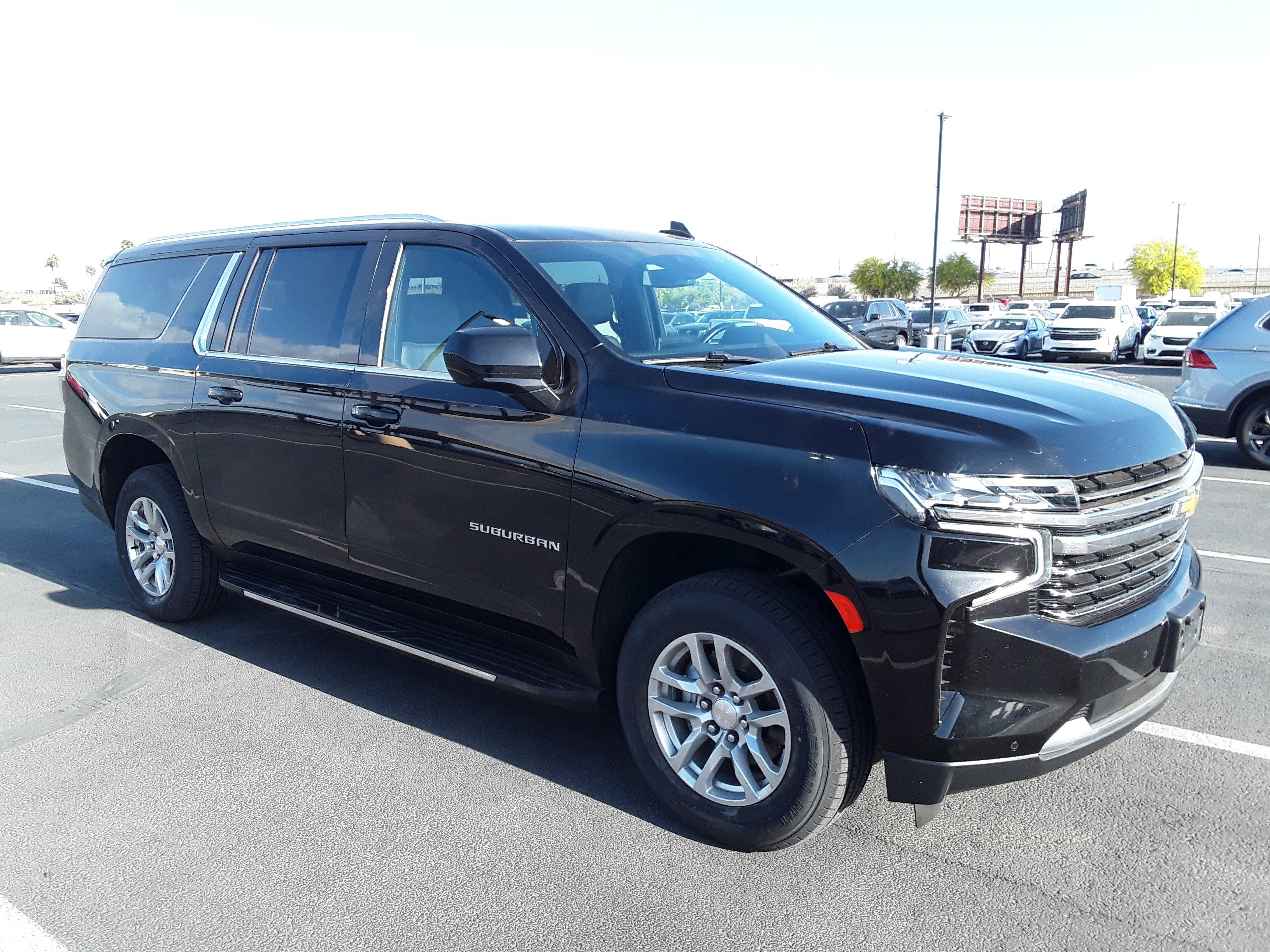 2023 Chevrolet Suburban 2WD 4dr LT