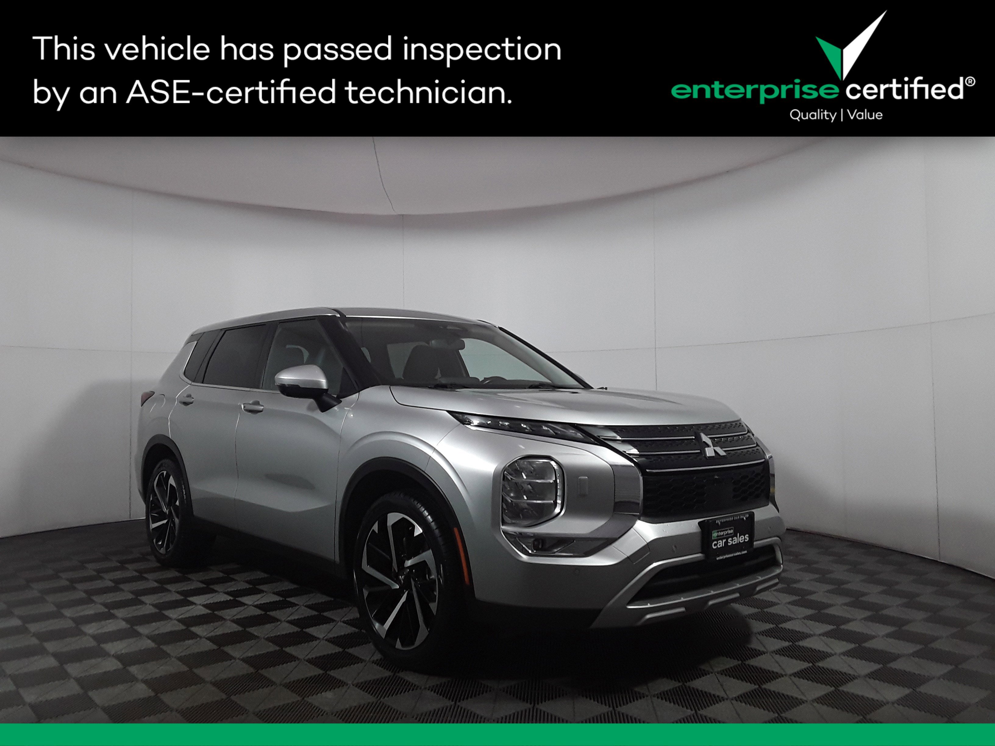 2024 Mitsubishi Outlander SE's photo